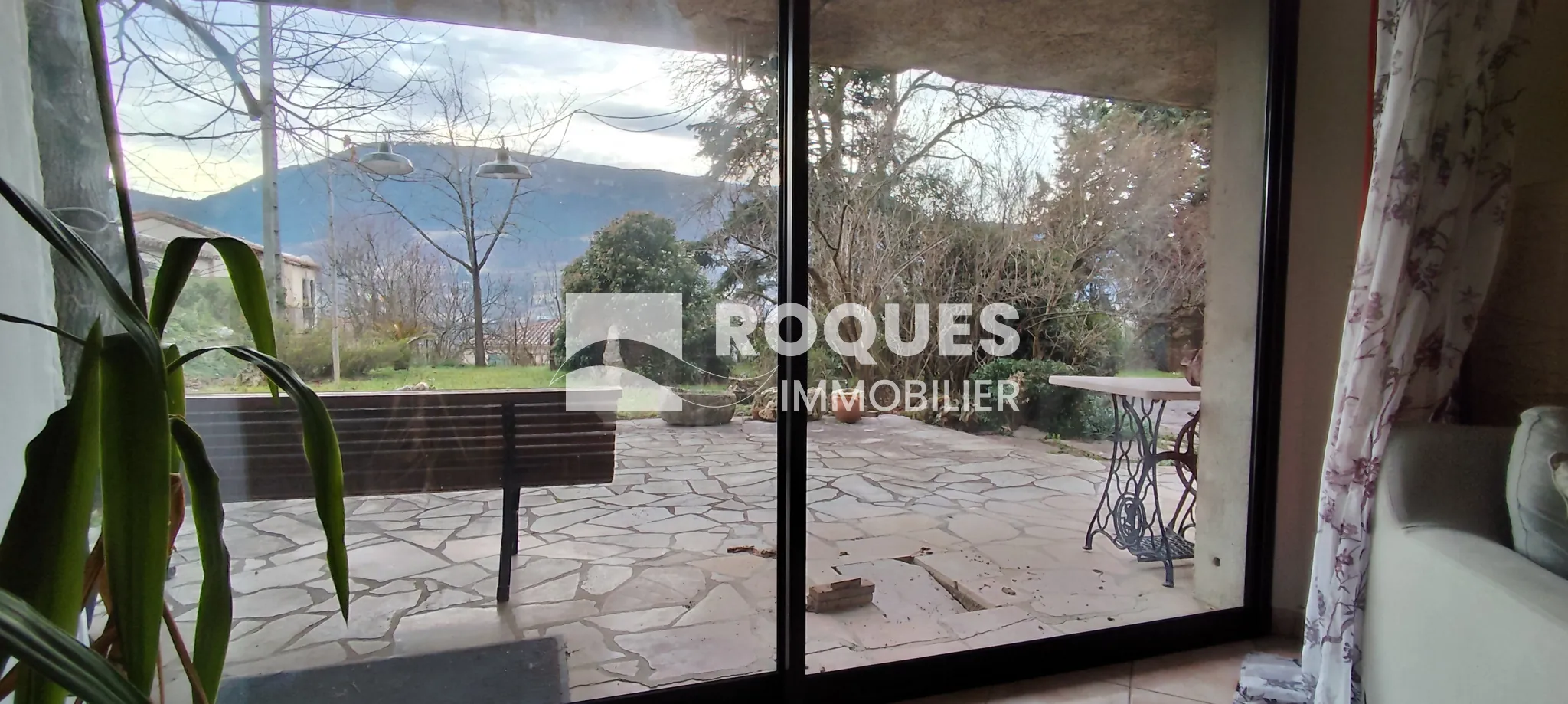 Grande maison dans un parc arboré avec vue sur Larzac à Millau 