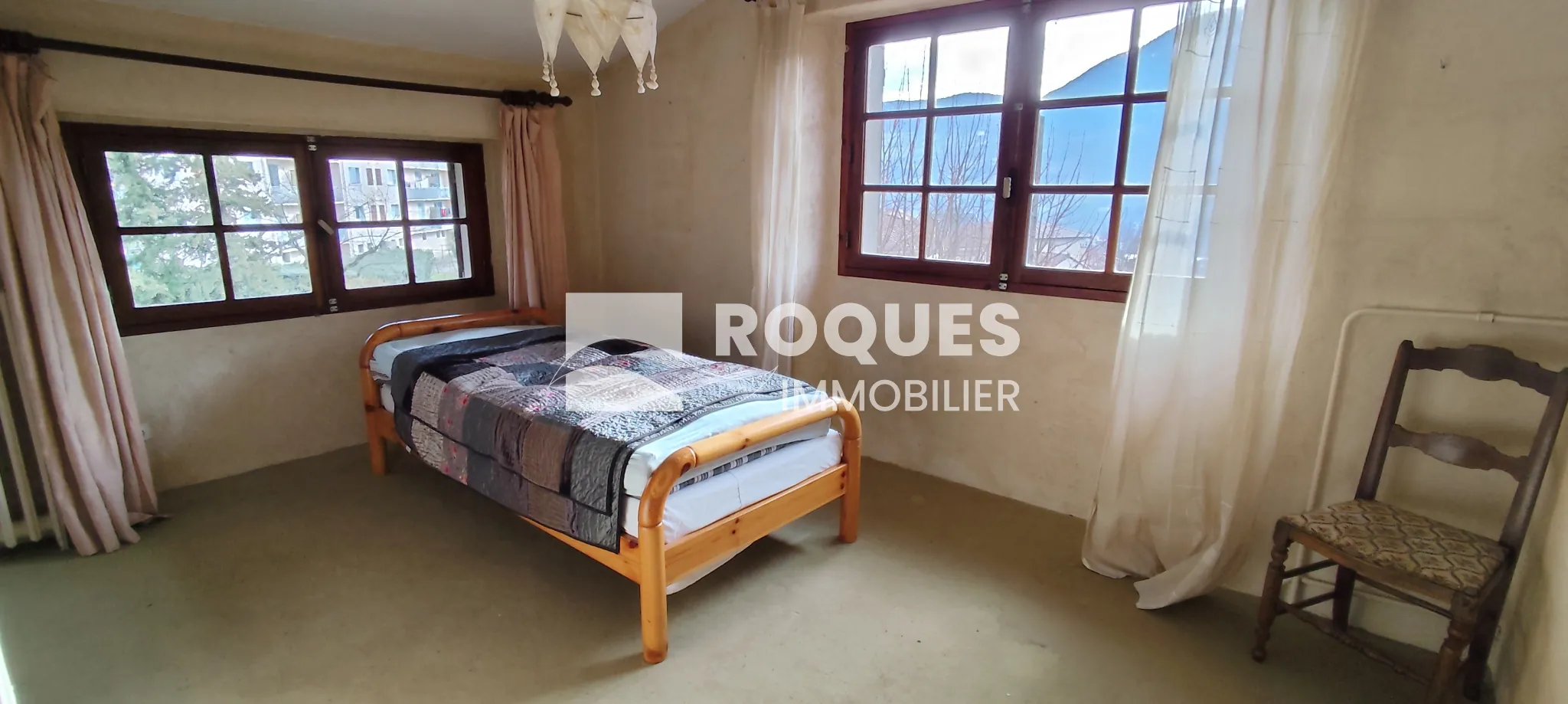 Grande maison dans un parc arboré avec vue sur Larzac à Millau 