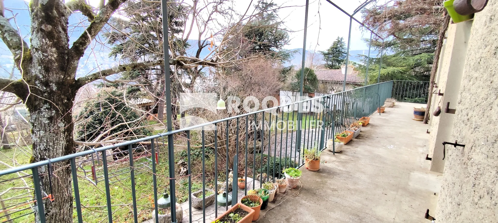 Grande maison dans un parc arboré avec vue sur Larzac à Millau 