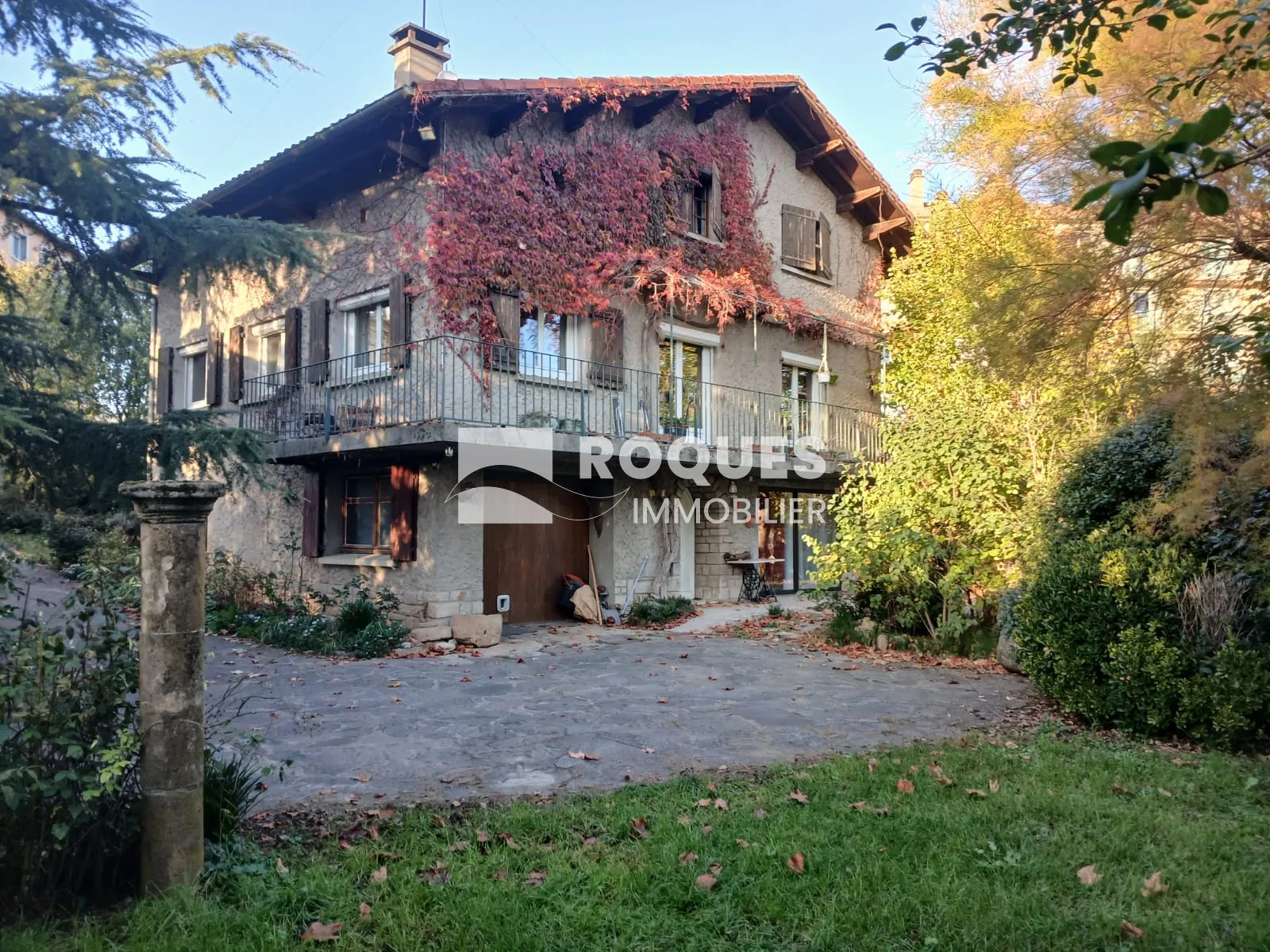 Grande maison dans un parc arboré avec vue sur Larzac à Millau 