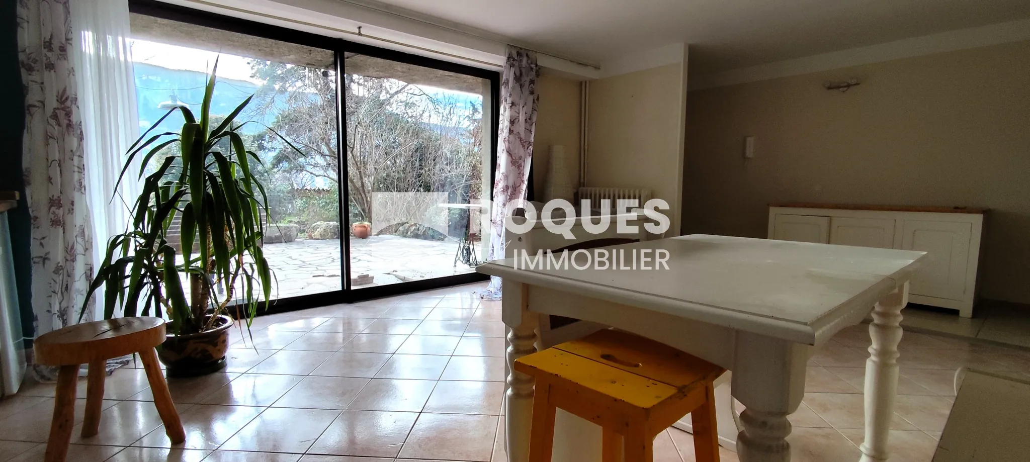 Grande maison dans un parc arboré avec vue sur Larzac à Millau 