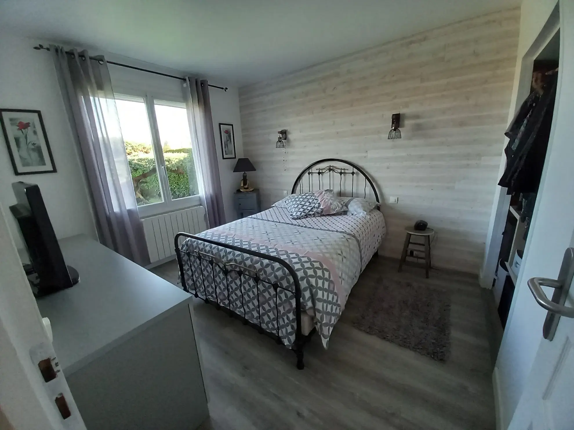 Maison de plain-pied rénovée à Langon – Confort et extérieur arboré 