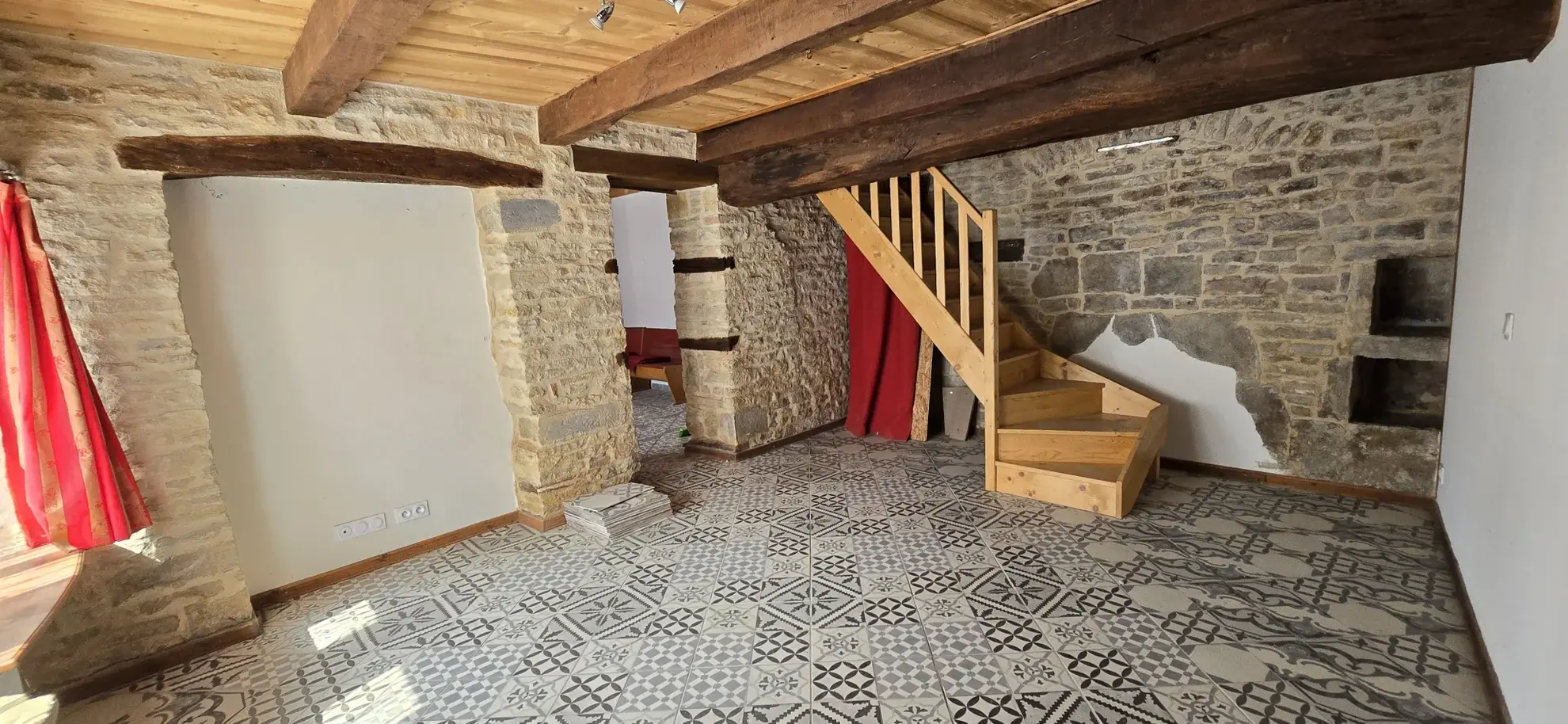 Maison de village à Servin de 191 m² avec deux unités, garage et terrain - Excellent potential d'investissement 