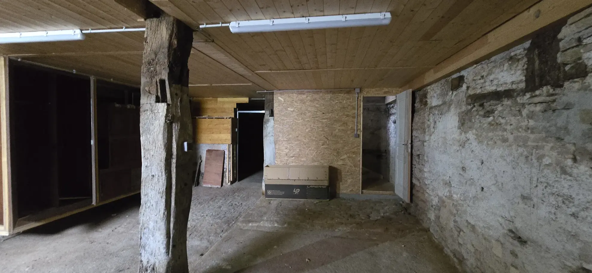 Maison de village à Servin de 191 m² avec deux unités, garage et terrain - Excellent potential d'investissement 