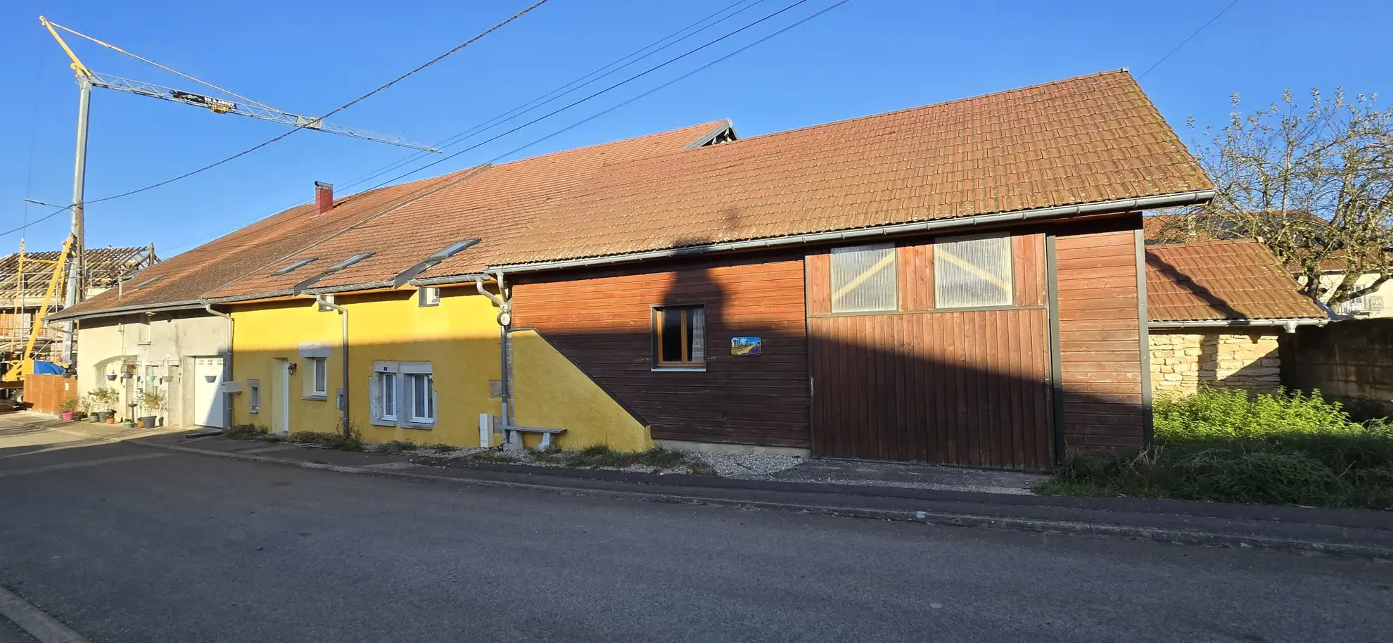 Maison de village à Servin de 191 m² avec deux unités, garage et terrain - Excellent potential d'investissement 
