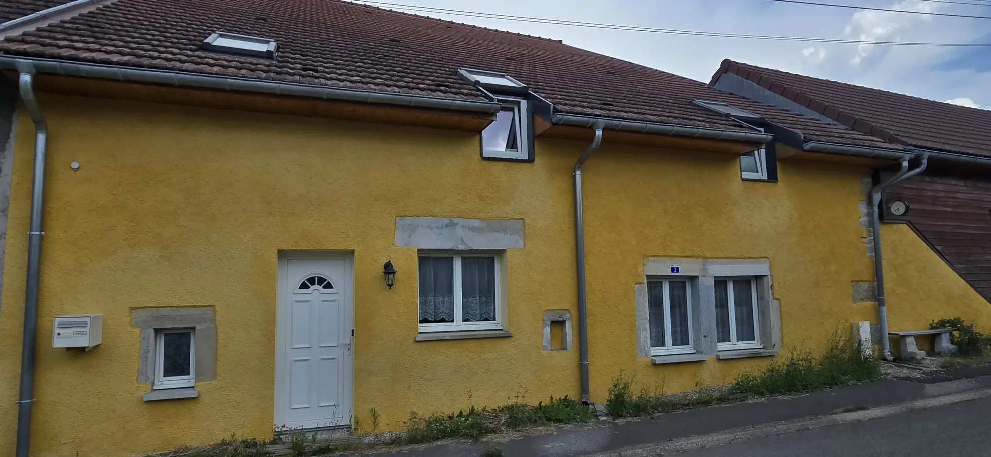 Maison de village à Servin de 191 m² avec deux unités, garage et terrain - Excellent potential d'investissement 