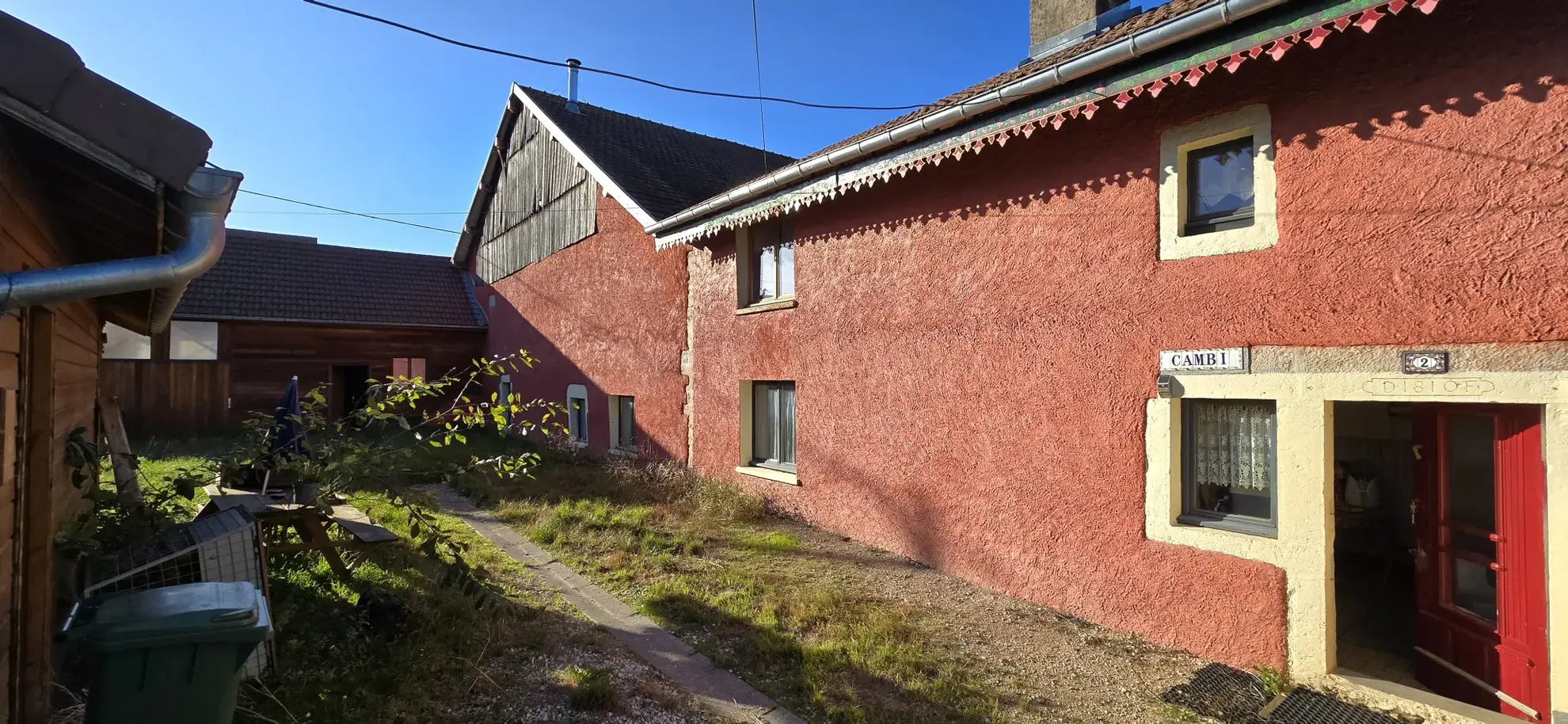 Maison de village à Servin de 191 m² avec deux unités, garage et terrain - Excellent potential d'investissement 
