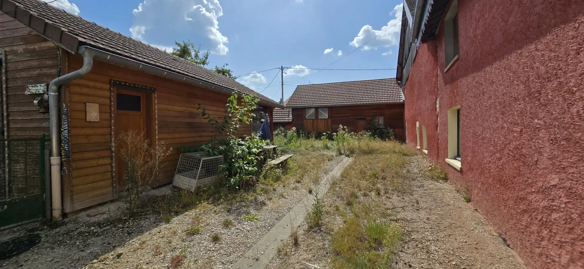 Maison de village à Servin de 191 m² avec deux unités, garage et terrain - Excellent potential d'investissement 