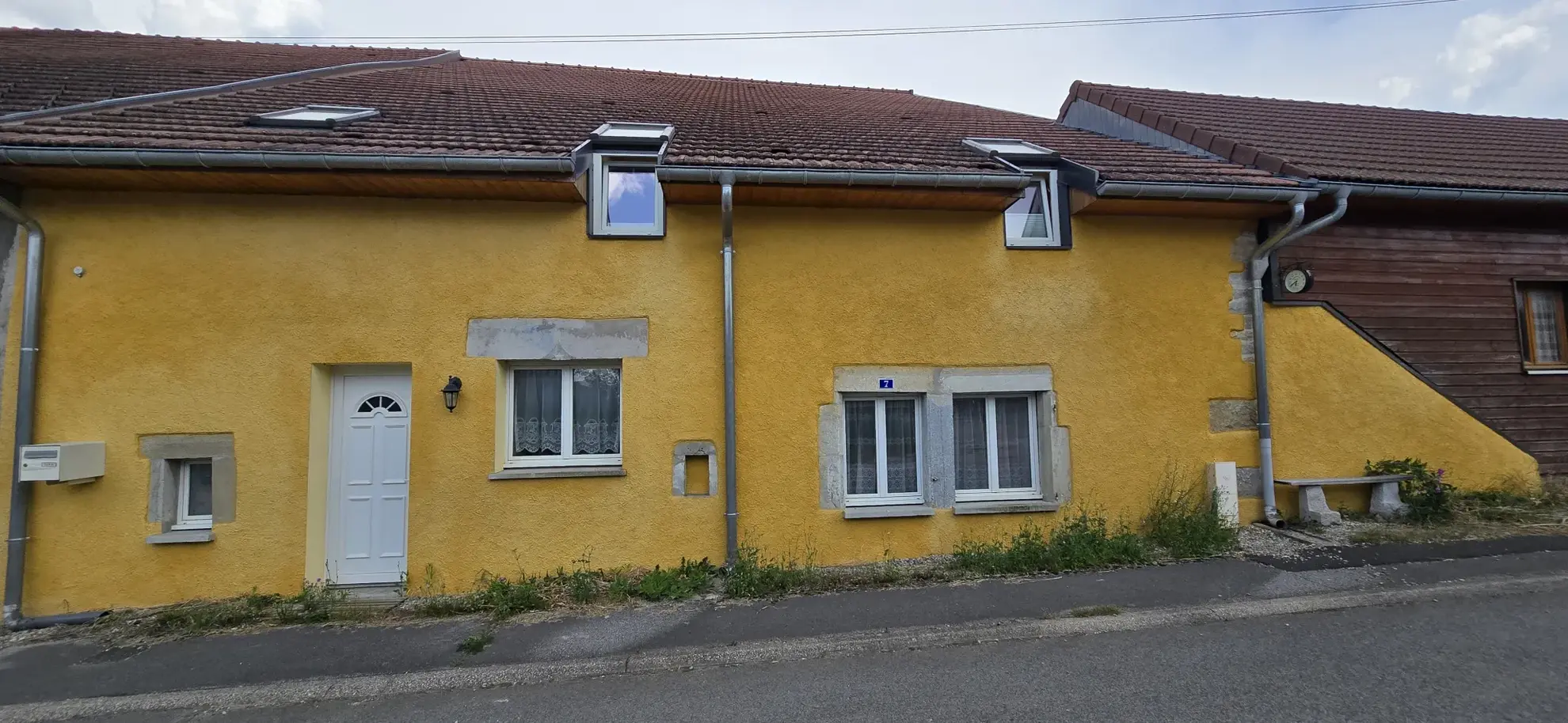 Maison de village à Servin de 191 m² avec deux unités, garage et terrain - Excellent potential d'investissement 