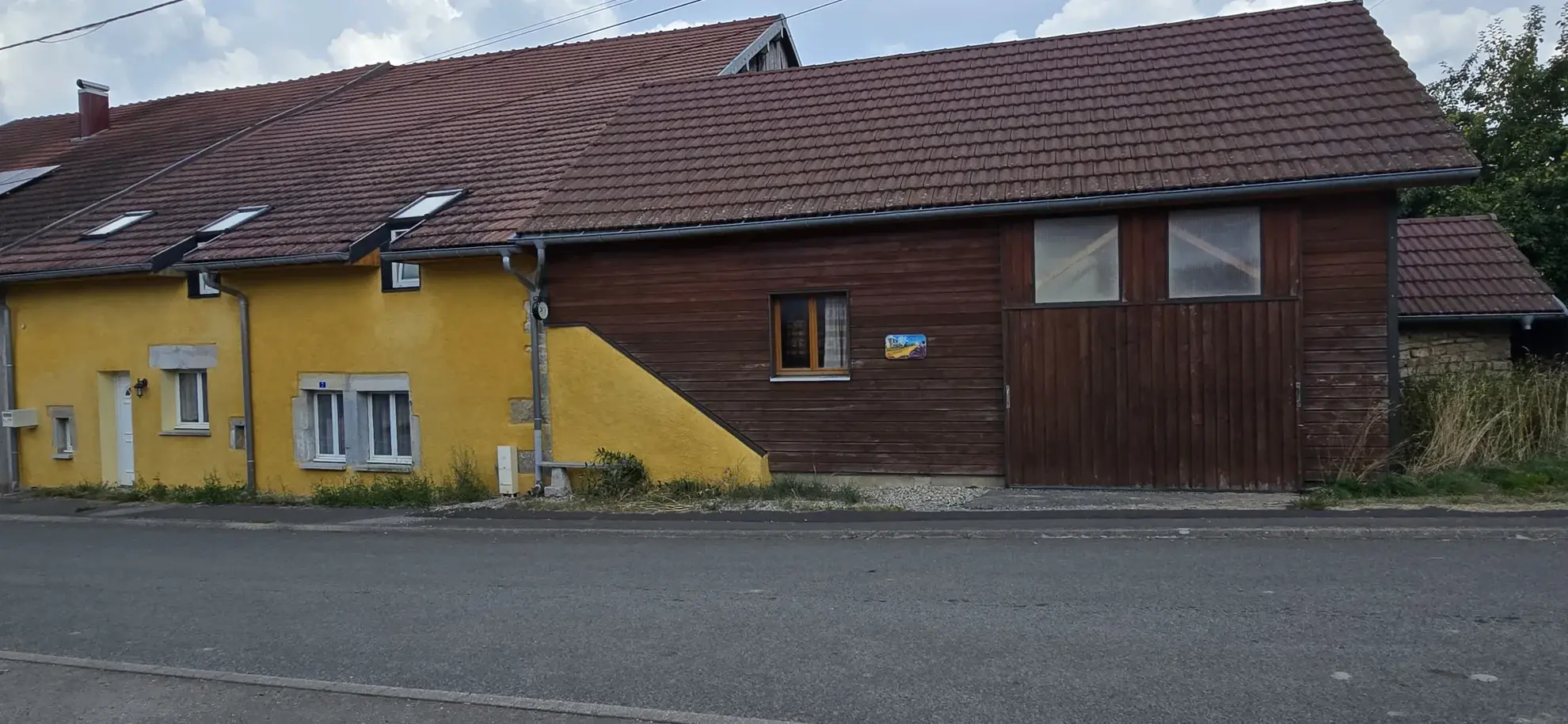 Maison de village à Servin de 191 m² avec deux unités, garage et terrain - Excellent potential d'investissement 