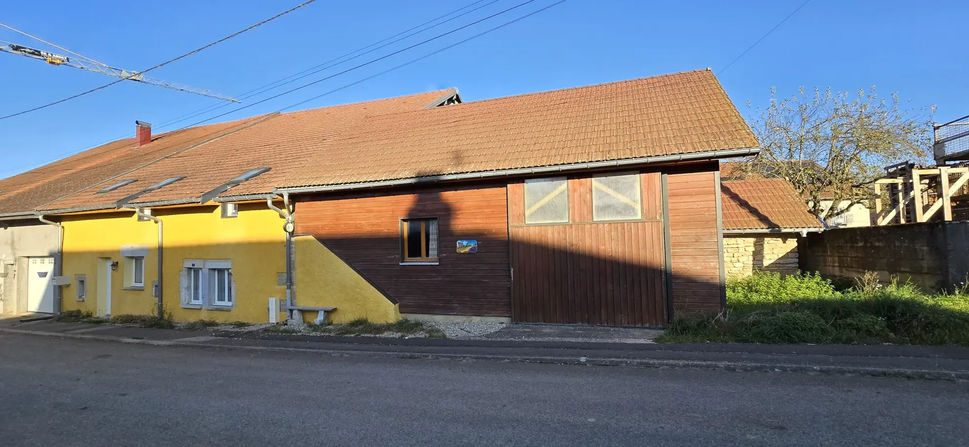 Maison de village à Servin de 191 m² avec deux unités, garage et terrain - Excellent potential d'investissement