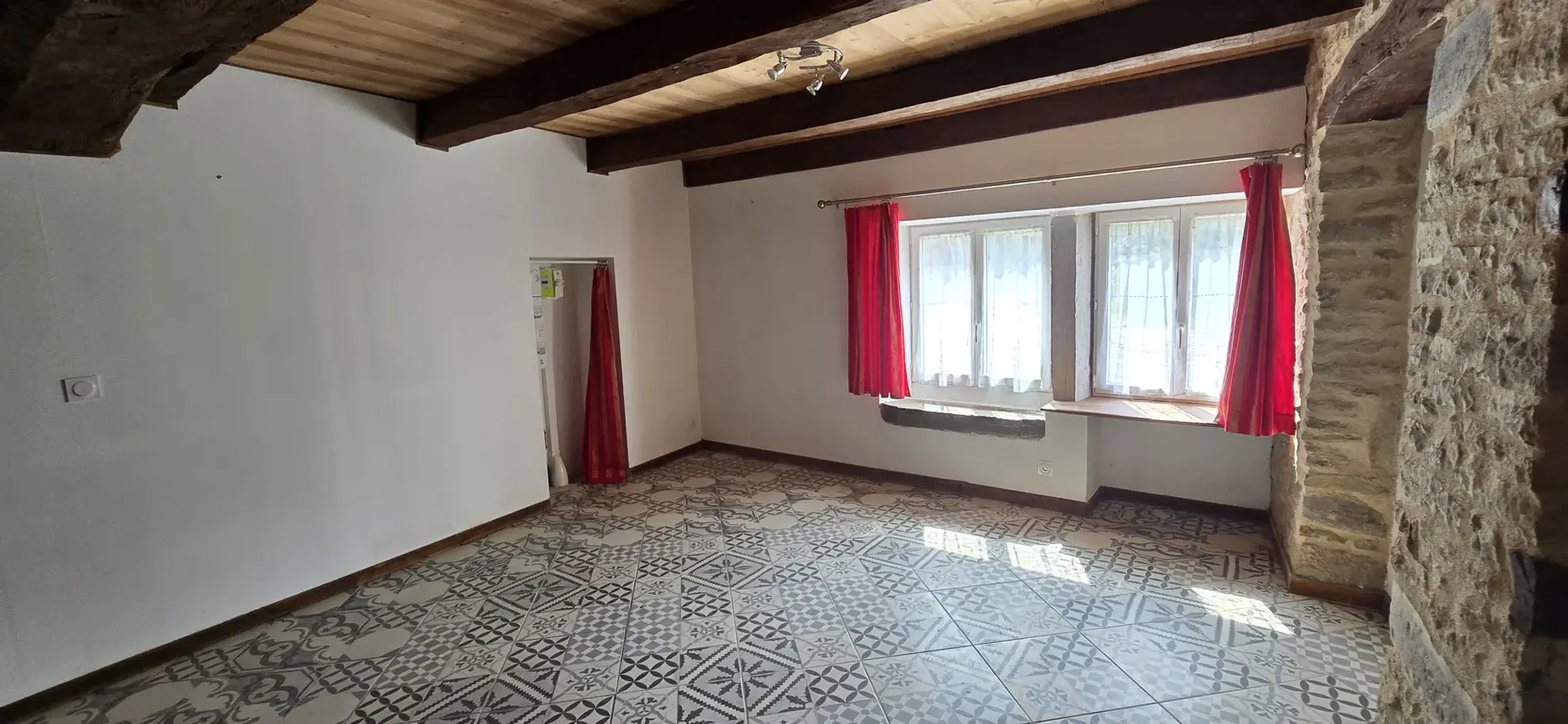 Maison de village à Servin de 191 m² avec deux unités, garage et terrain - Excellent potential d'investissement 