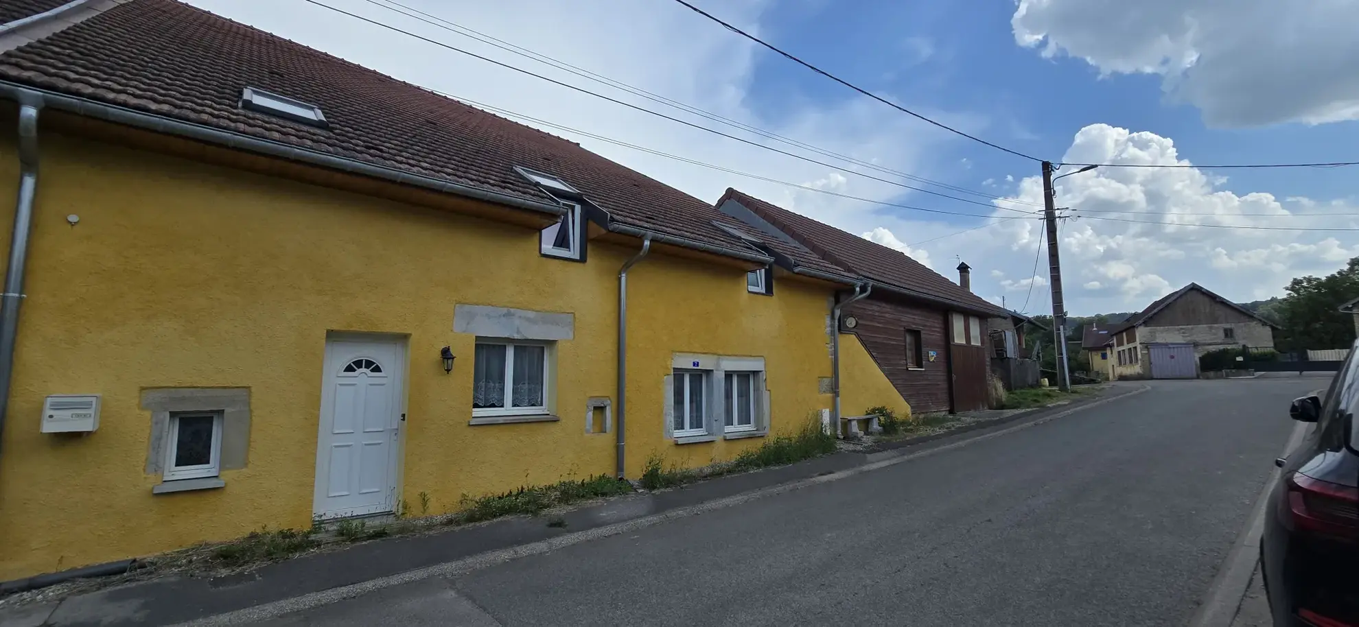 Maison de village à Servin de 191 m² avec deux unités, garage et terrain - Excellent potential d'investissement 