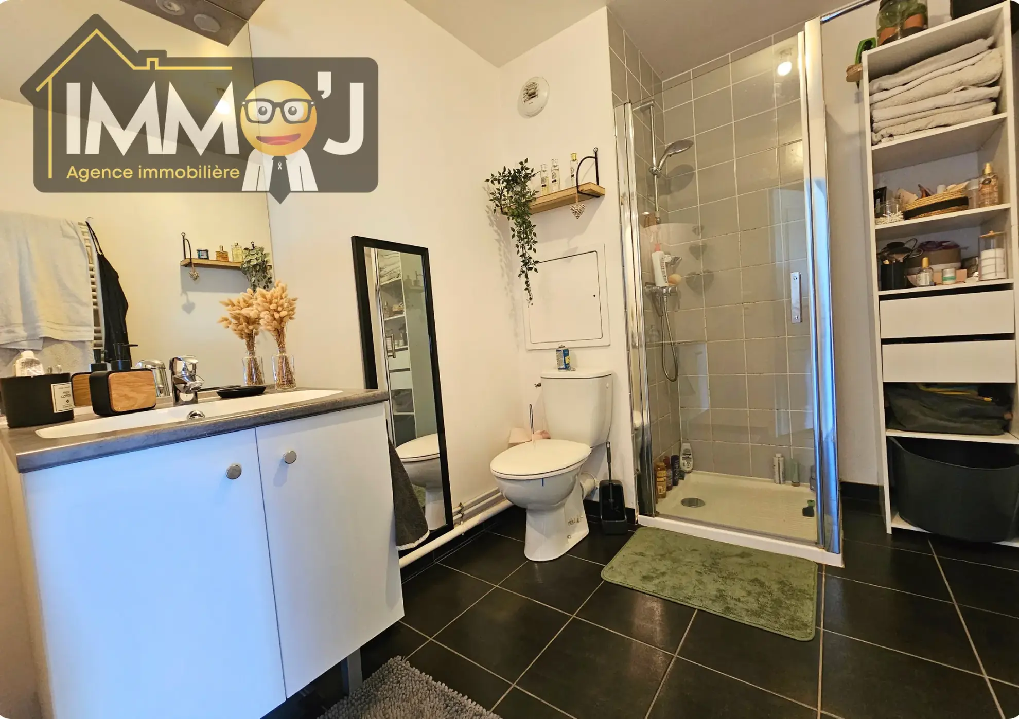 Appartement 2 pièces avec terrasse à Nancy – Dernier étage, parking privé et environnement calme 