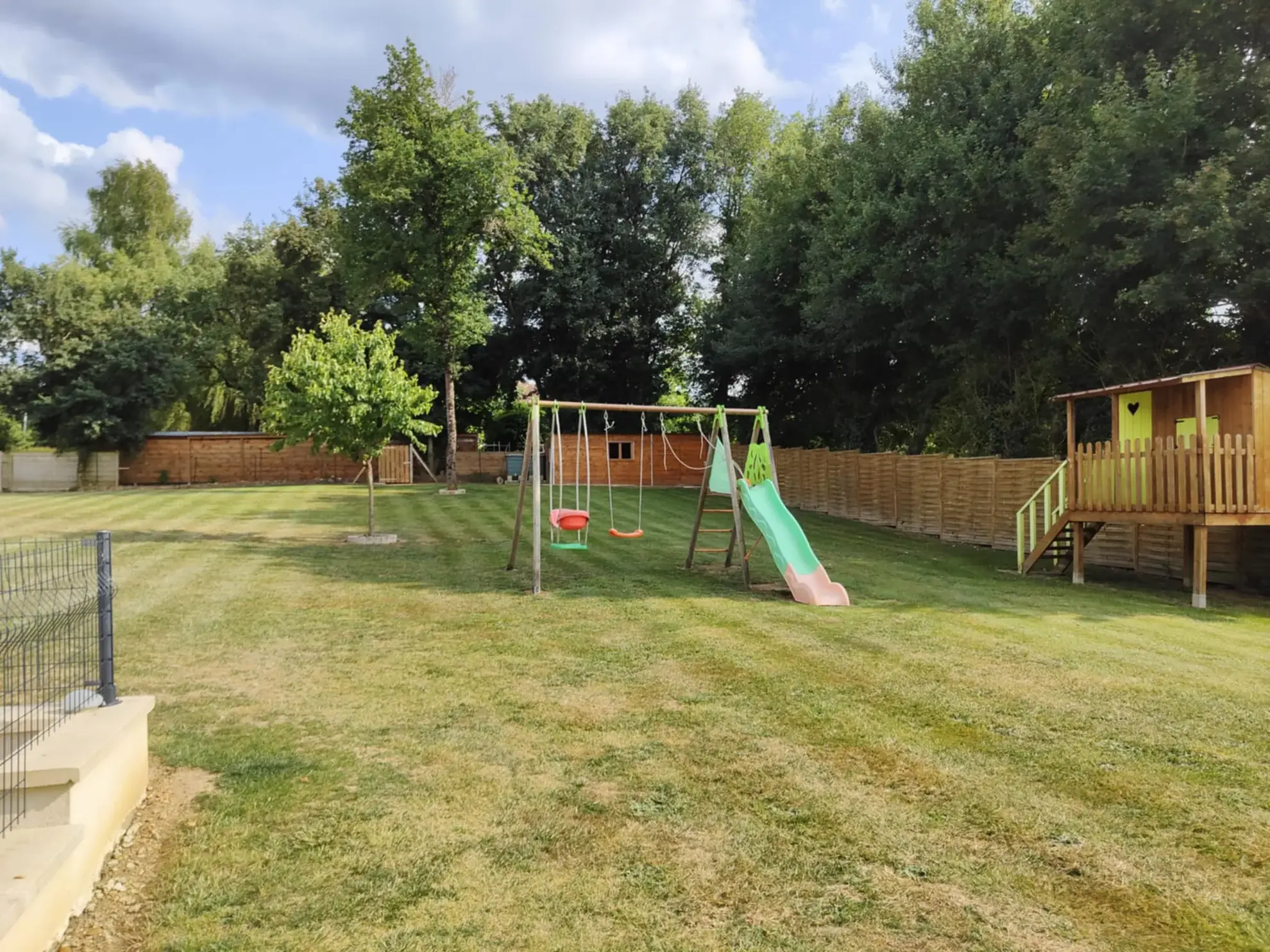 Spacieuse maison de plain-pied avec piscine aux Ormes, proche Paris et golf 