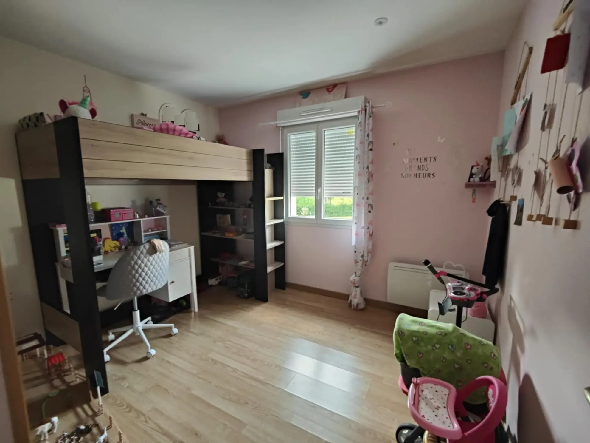 Spacieuse maison de plain-pied avec piscine aux Ormes, proche Paris et golf 