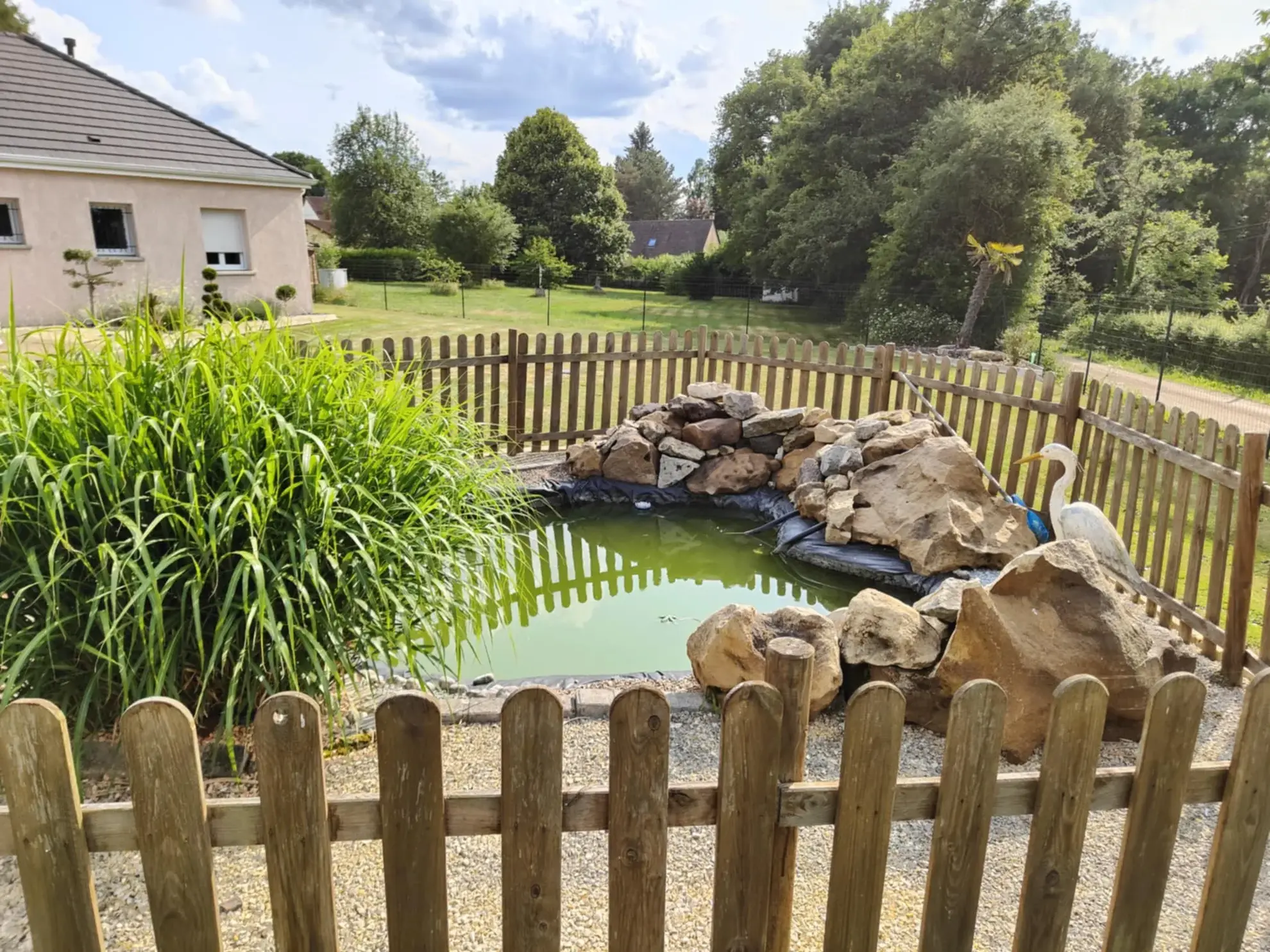 Spacieuse maison de plain-pied avec piscine aux Ormes, proche Paris et golf 