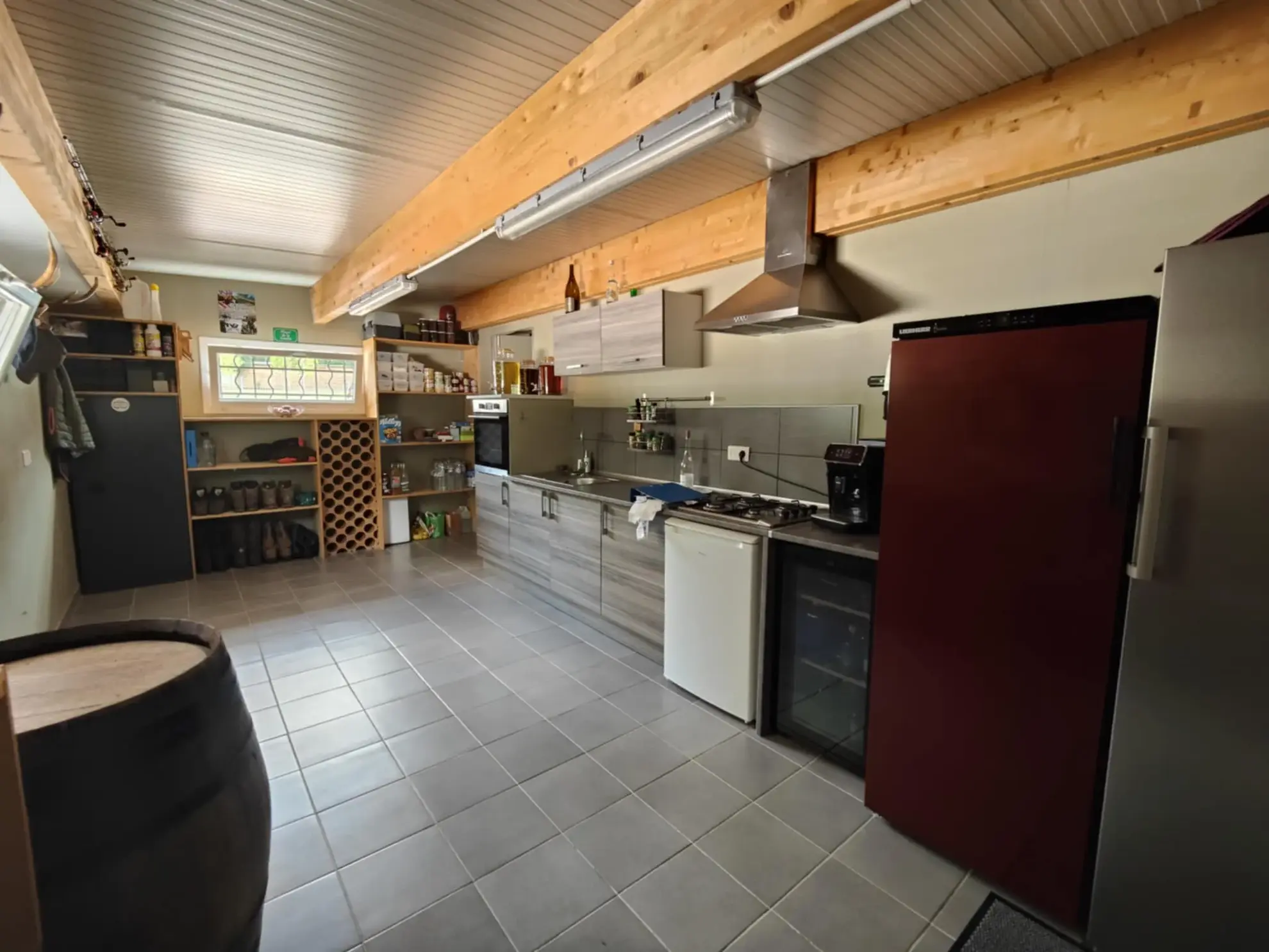 Spacieuse maison de plain-pied avec piscine aux Ormes, proche Paris et golf 