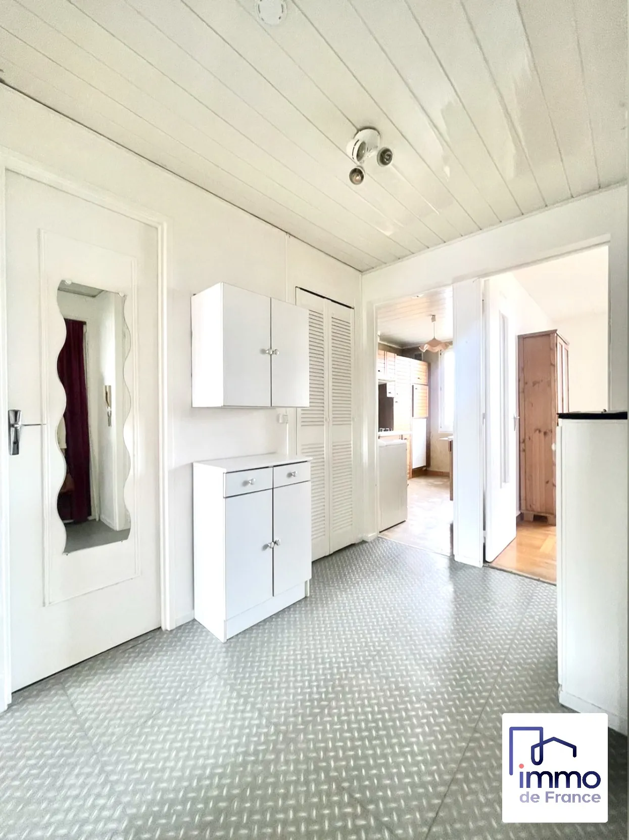 Appartement T3 à Le Blanc Mesnil – 55 m², parking et cave, idéal investissement ou résidence principale 