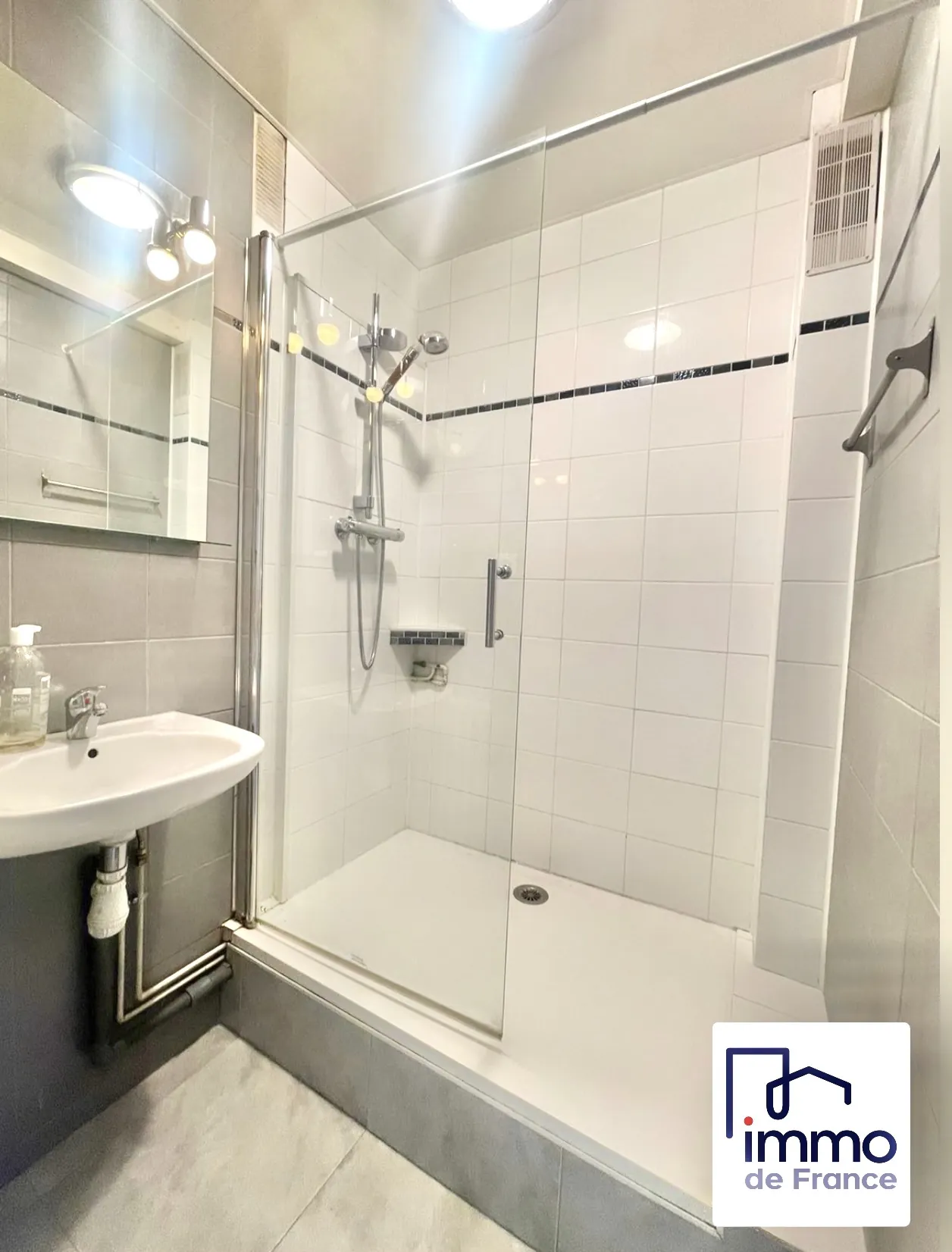 Appartement T3 à Le Blanc Mesnil – 55 m², parking et cave, idéal investissement ou résidence principale 