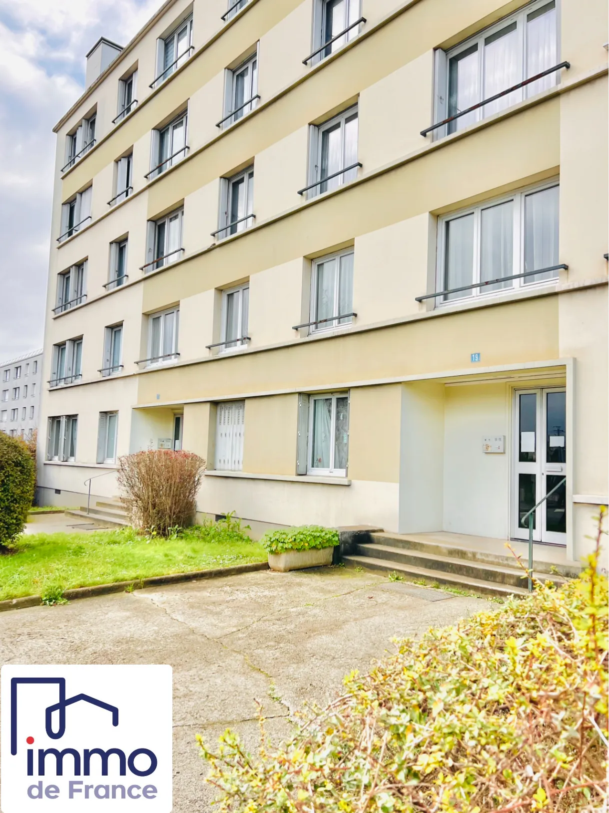 Appartement T3 à Le Blanc Mesnil – 55 m², parking et cave, idéal investissement ou résidence principale 