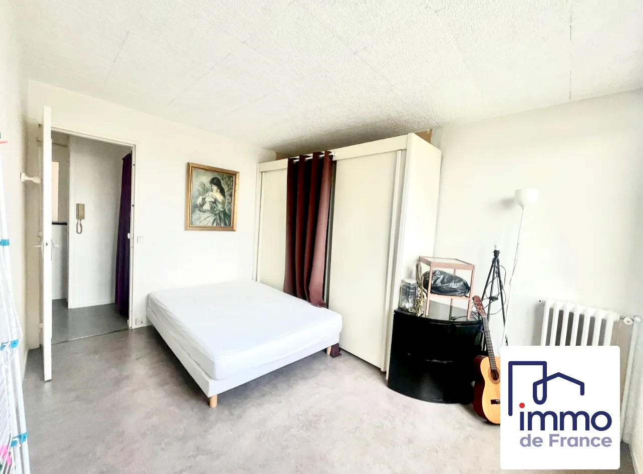 Appartement T3 à Le Blanc Mesnil – 55 m², parking et cave, idéal investissement ou résidence principale 