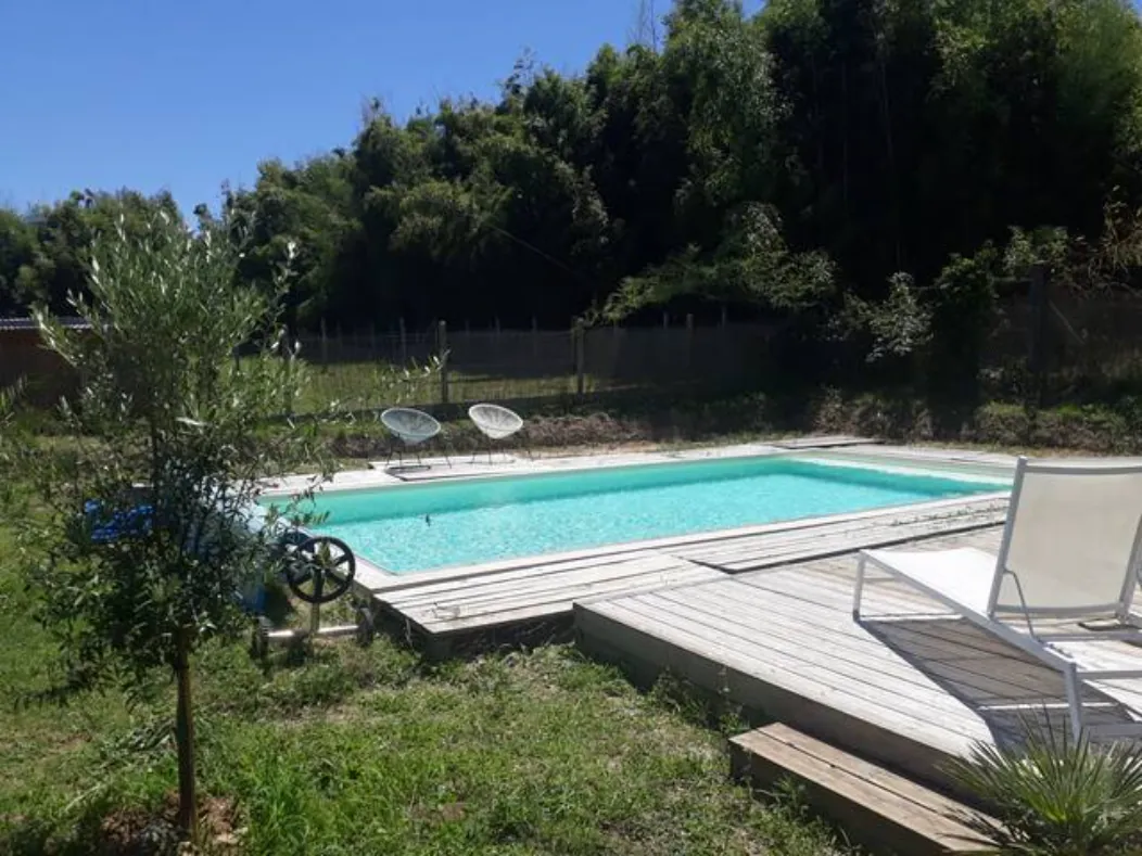 Belle maison en pierre avec piscine à Bazas, environnement calme, proche commodités 