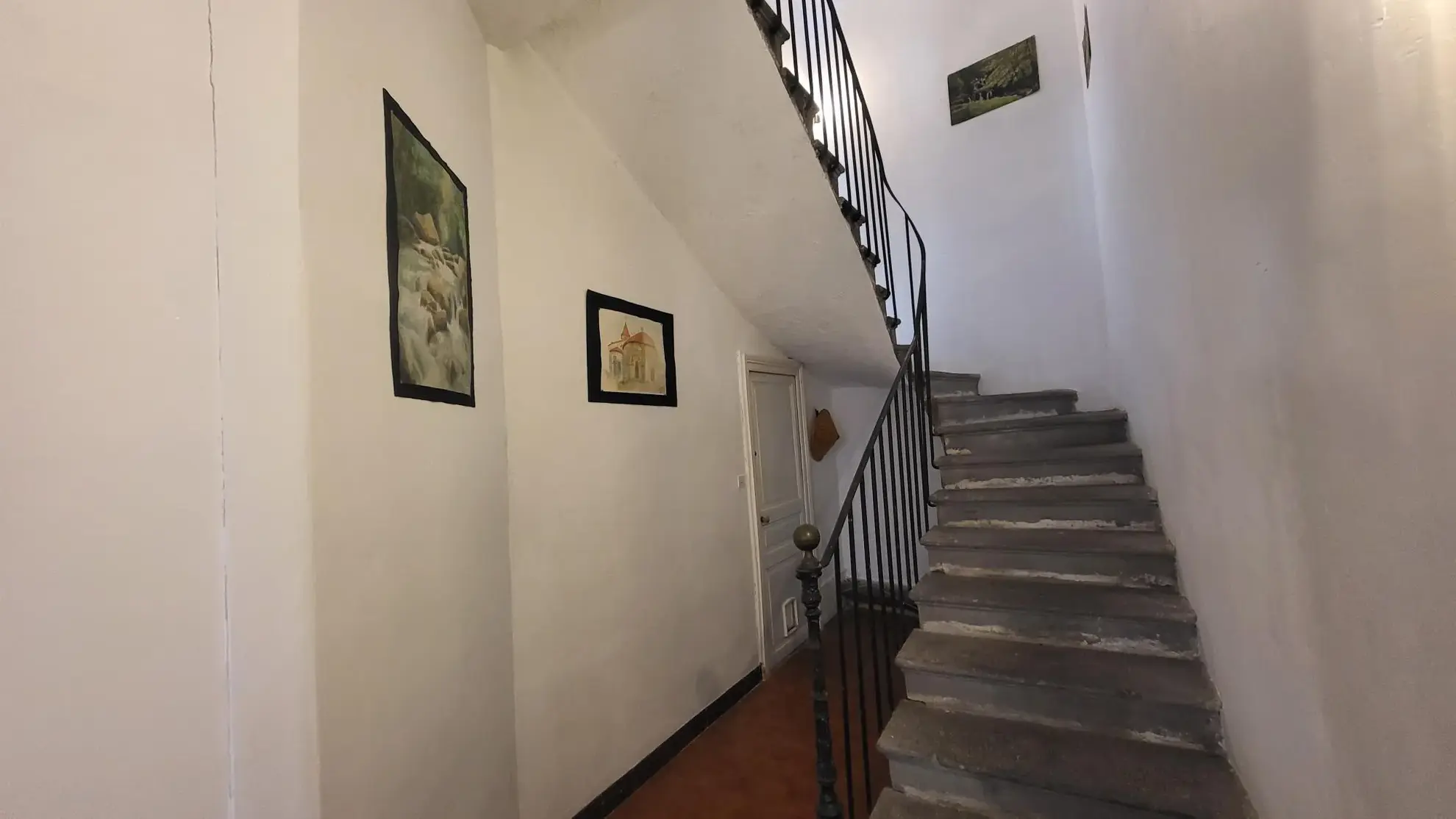 Charmante maison en pierres avec appartement indépendant et grand potentiel à Le Crest 