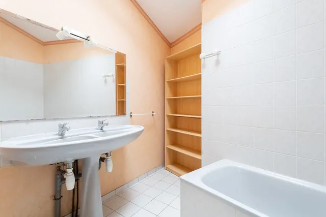 Charmante maison en pierres avec appartement indépendant et grand potentiel à Le Crest 