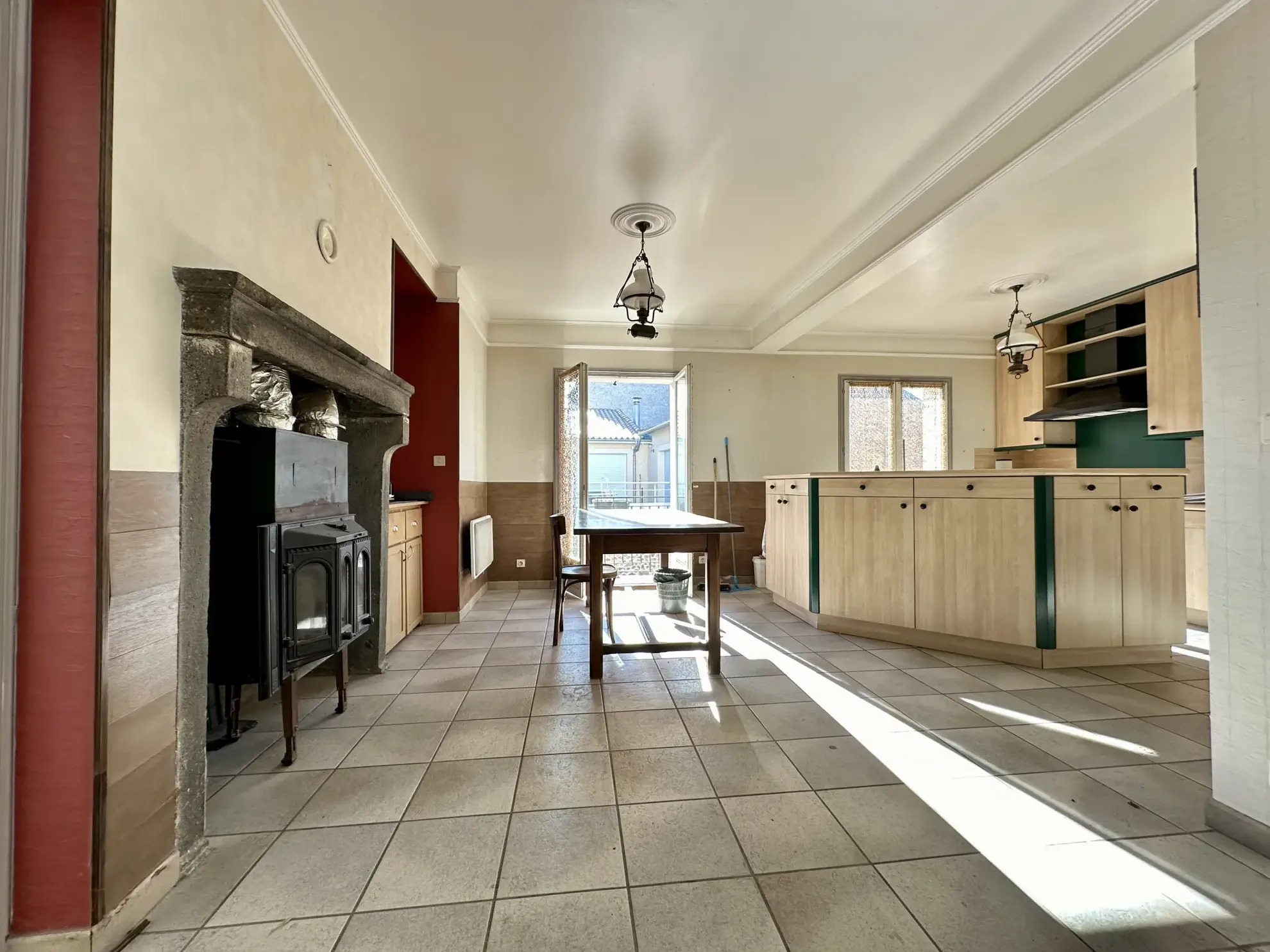 Charmante maison en pierres avec appartement indépendant et grand potentiel à Le Crest 