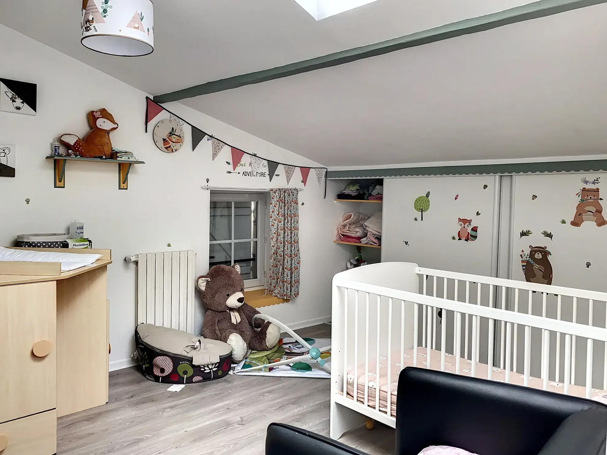 Maison en pierre à Saint Rémy avec garage et jardin – Tarif 223 600 euros 