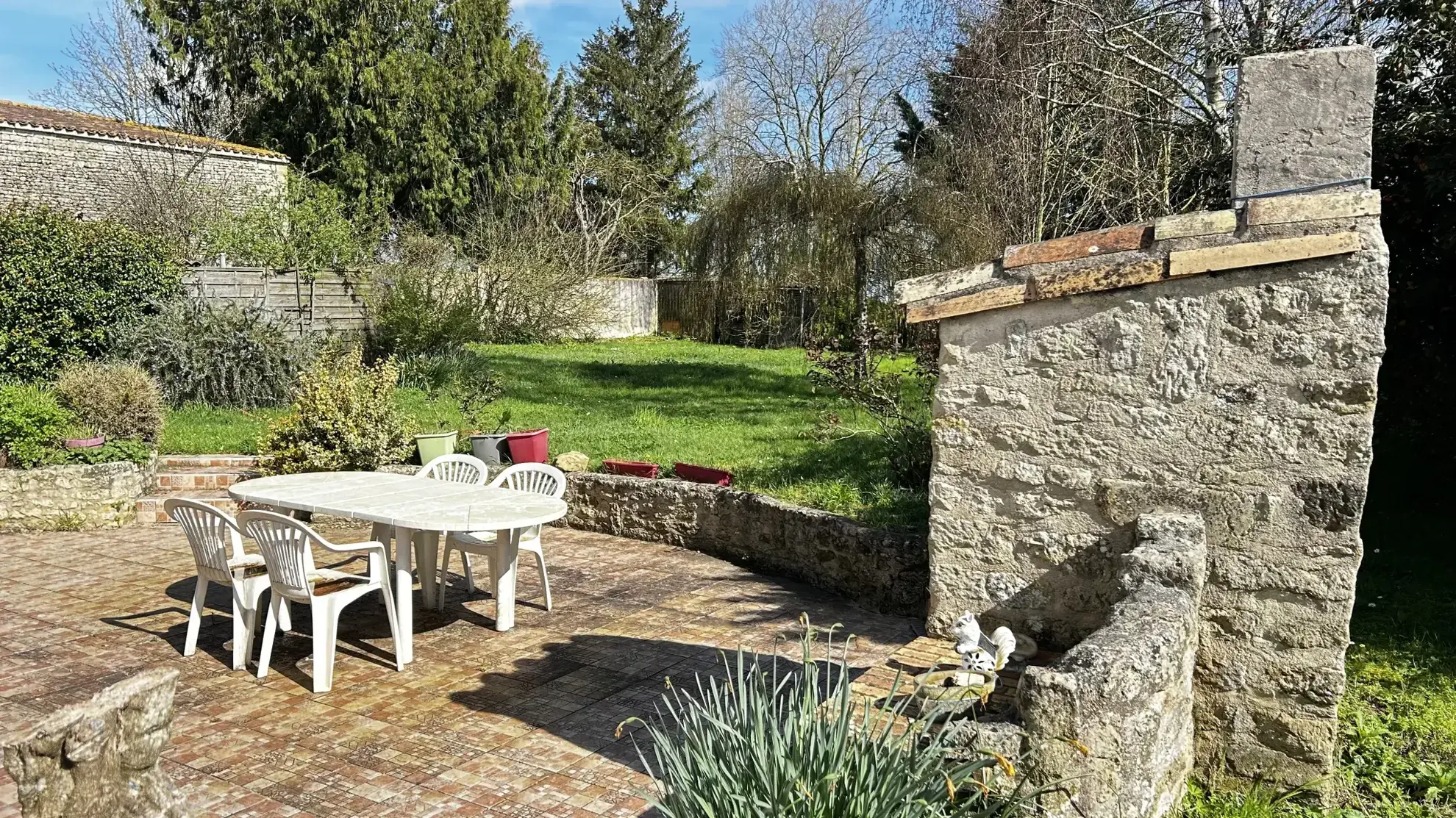 Maison en pierre à Saint Rémy avec jardin et dépendances à vendre 