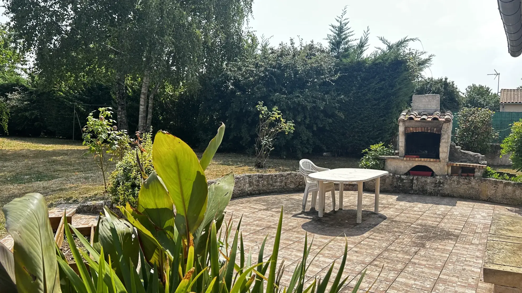 Maison en pierre à Saint Rémy avec garage et jardin – Tarif 223 600 euros 