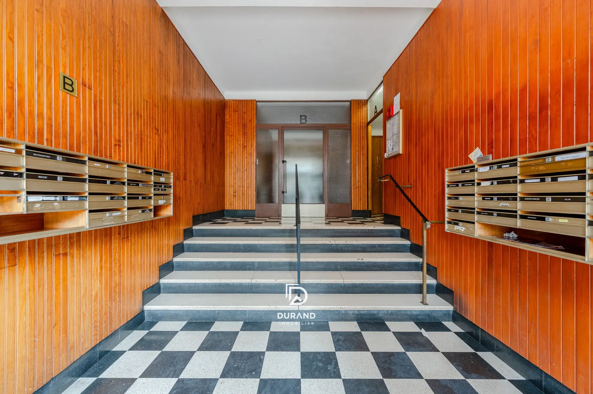 Appartement T3 rénové de 60 m² avec balcon à Marseille, secteur Timone 