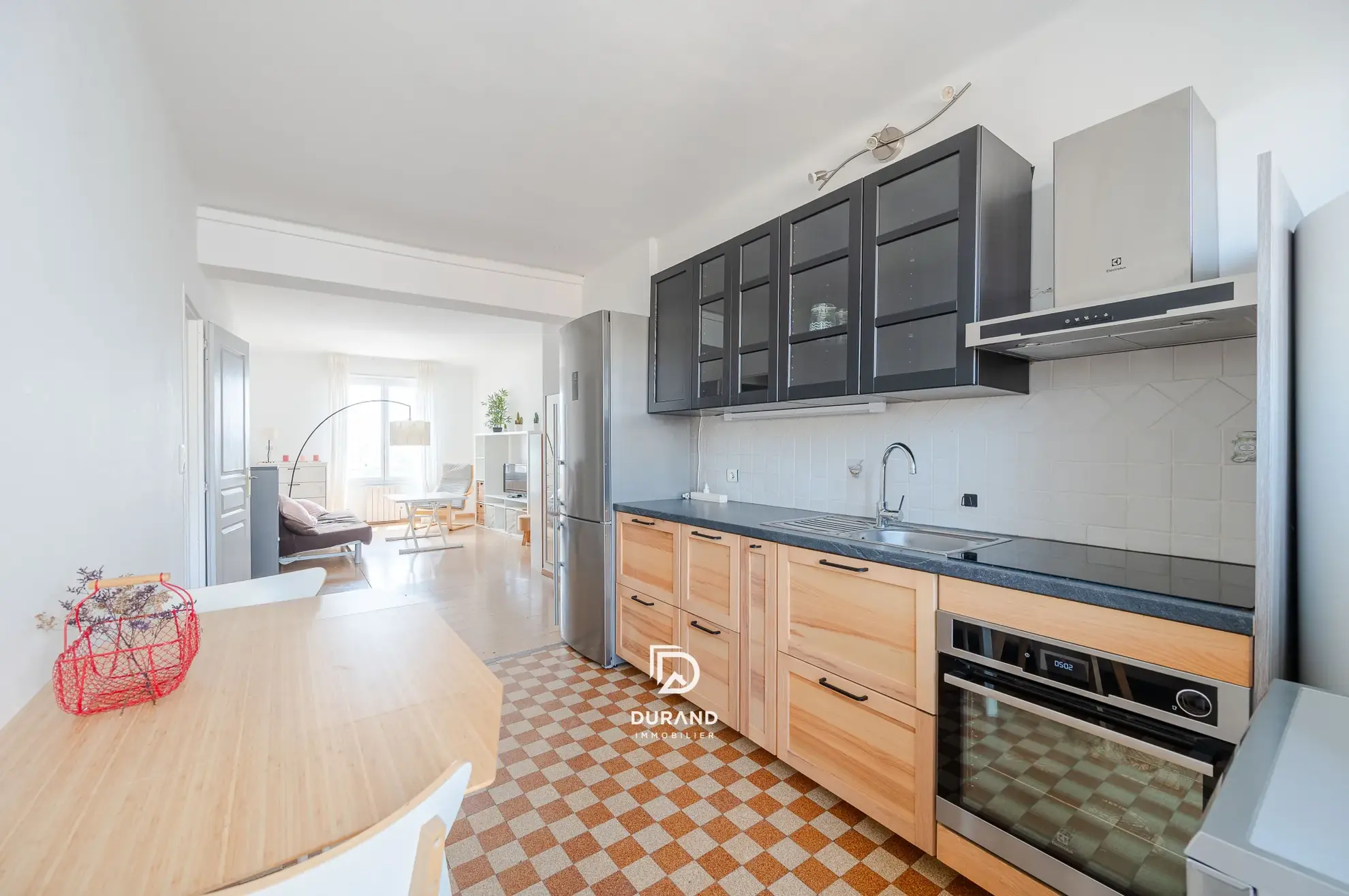 Appartement T3 rénové de 60 m² avec balcon à Marseille, secteur Timone 