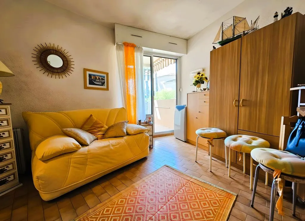 Appartement T1 à Bandol avec Vue Mer, parking privé et séjour lumineux 