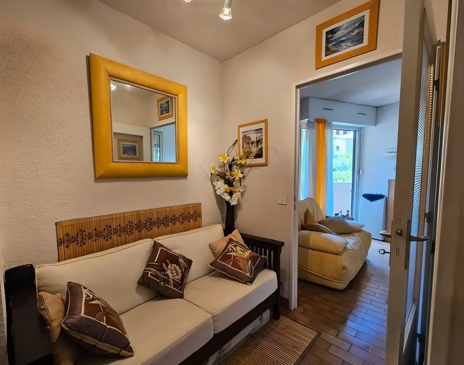 Appartement T1 à Bandol avec Vue Mer, parking privé et séjour lumineux 