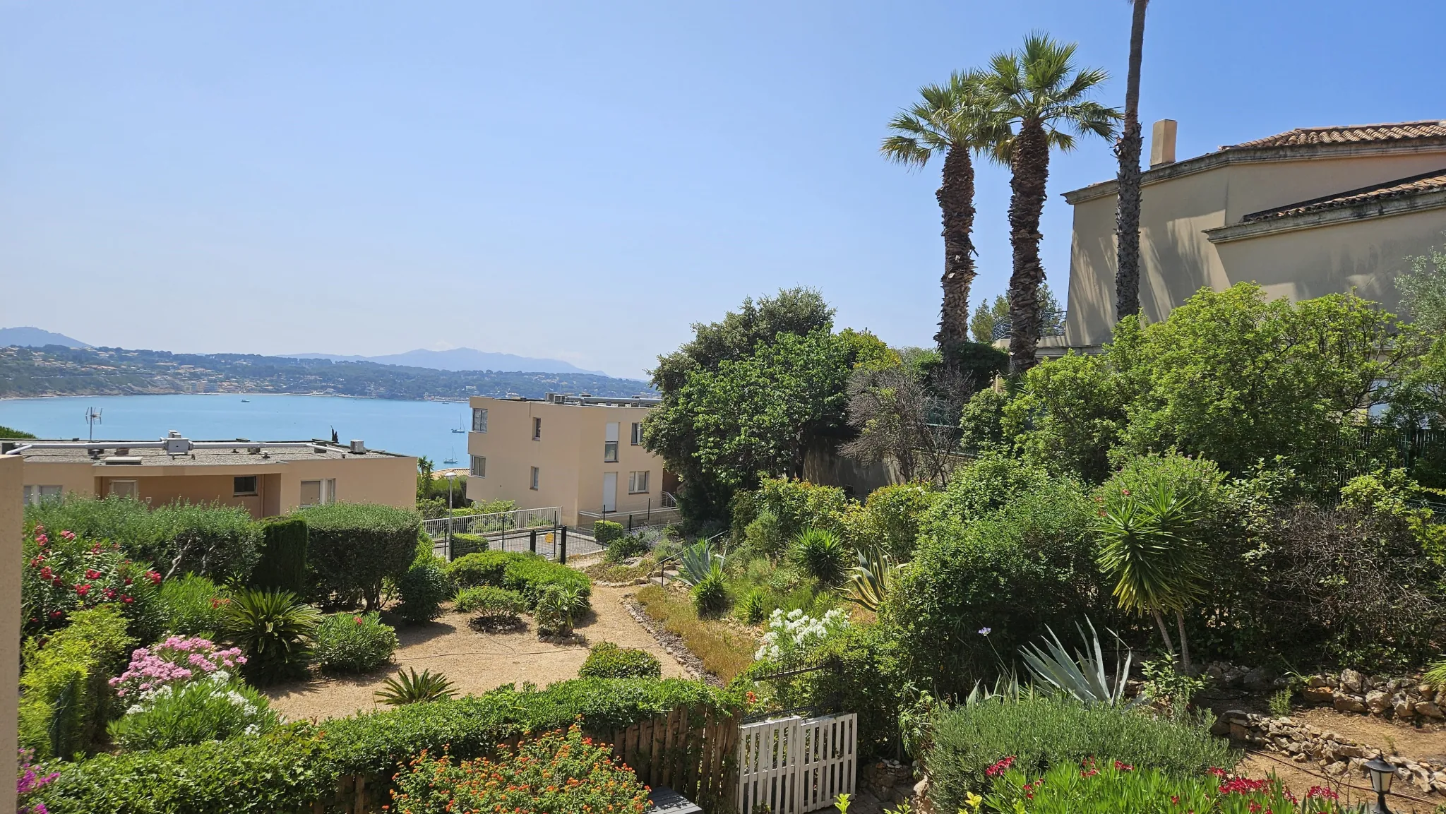 Appartement T1 à Bandol avec Vue Mer, parking privé et séjour lumineux