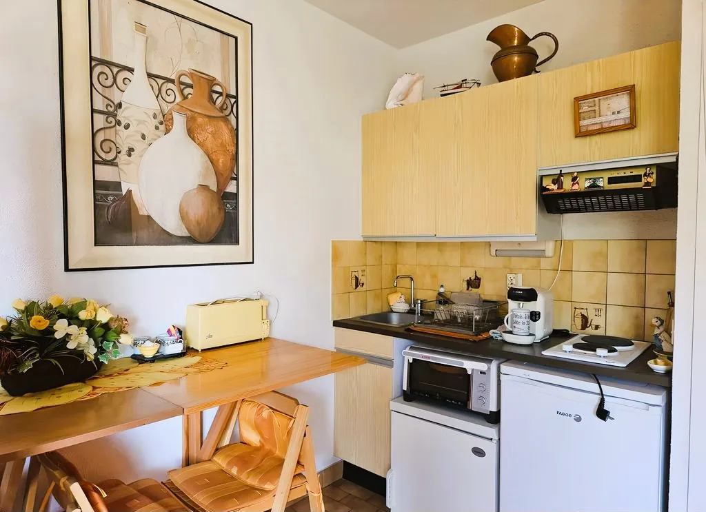 Appartement T1 à Bandol avec Vue Mer, parking privé et séjour lumineux 