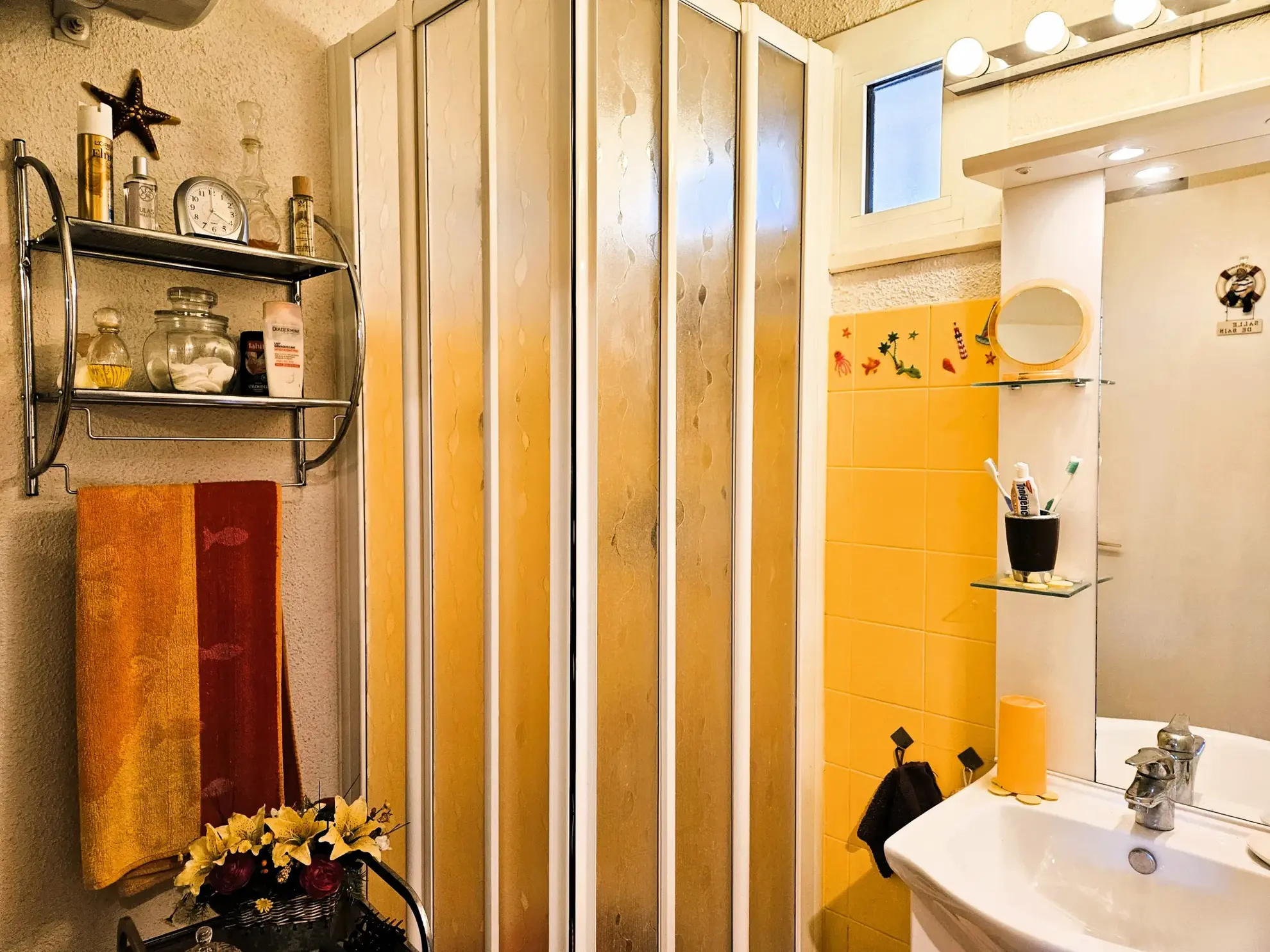 Appartement T1 à Bandol avec Vue Mer, parking privé et séjour lumineux 