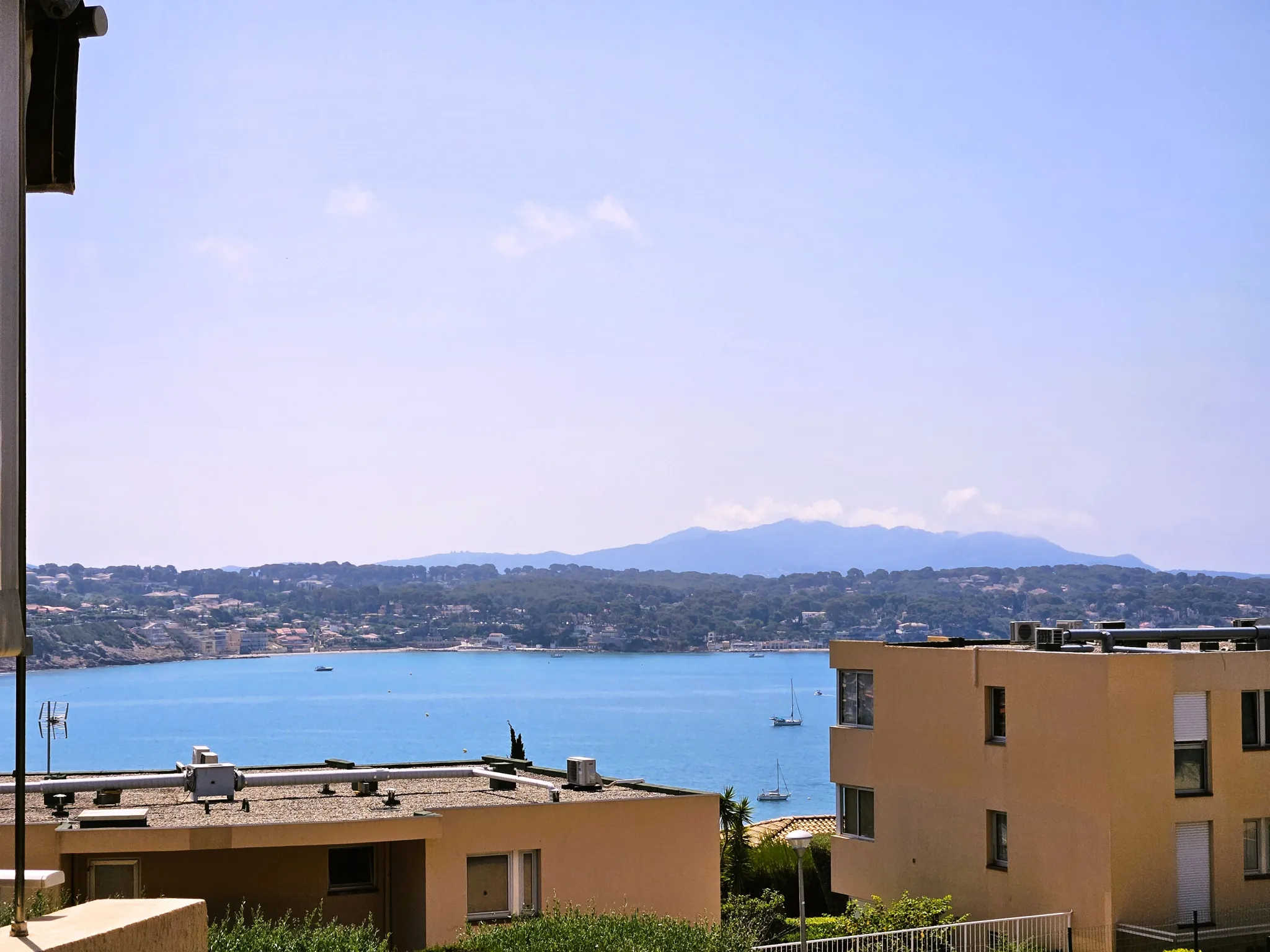 Appartement T1 à Bandol avec Vue Mer, parking privé et séjour lumineux 
