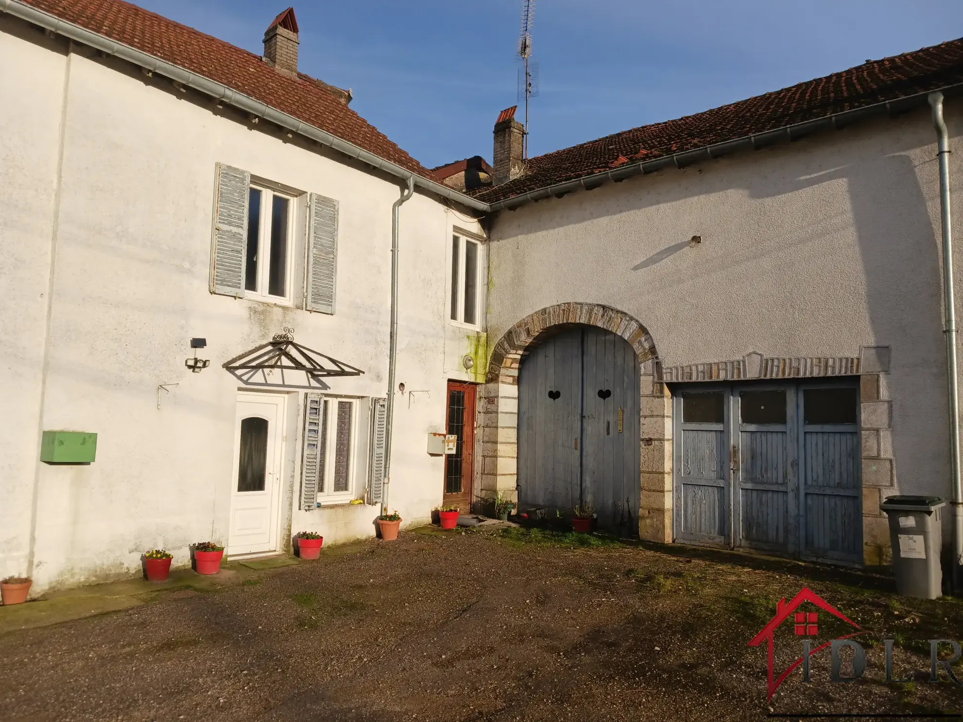 À vendre à Gevigney-et-Mercey : maison de 58m² avec dépendances et jardin, opportunité d'investissement