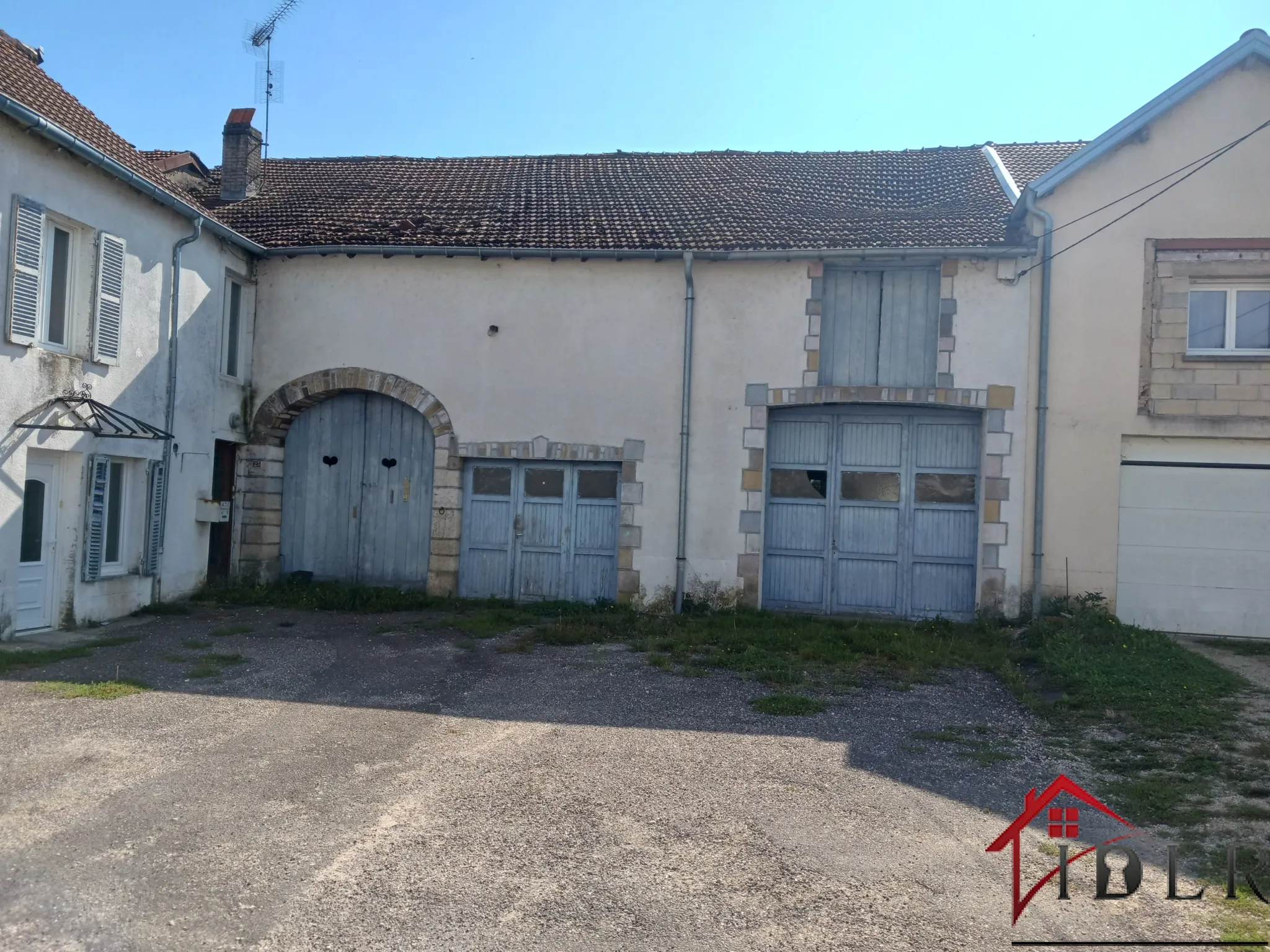 À vendre à Gevigney-et-Mercey : maison de 58m² avec dépendances et jardin, opportunité d'investissement 