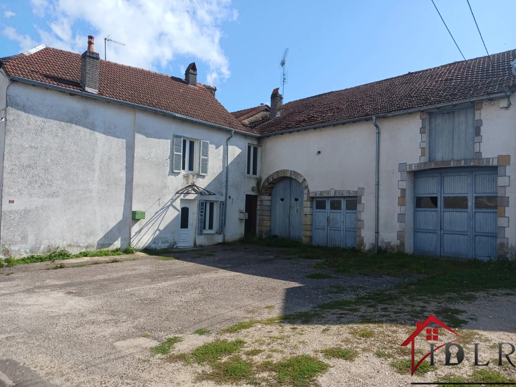 À vendre à Gevigney-et-Mercey : maison de 58m² avec dépendances et jardin, opportunité d'investissement 