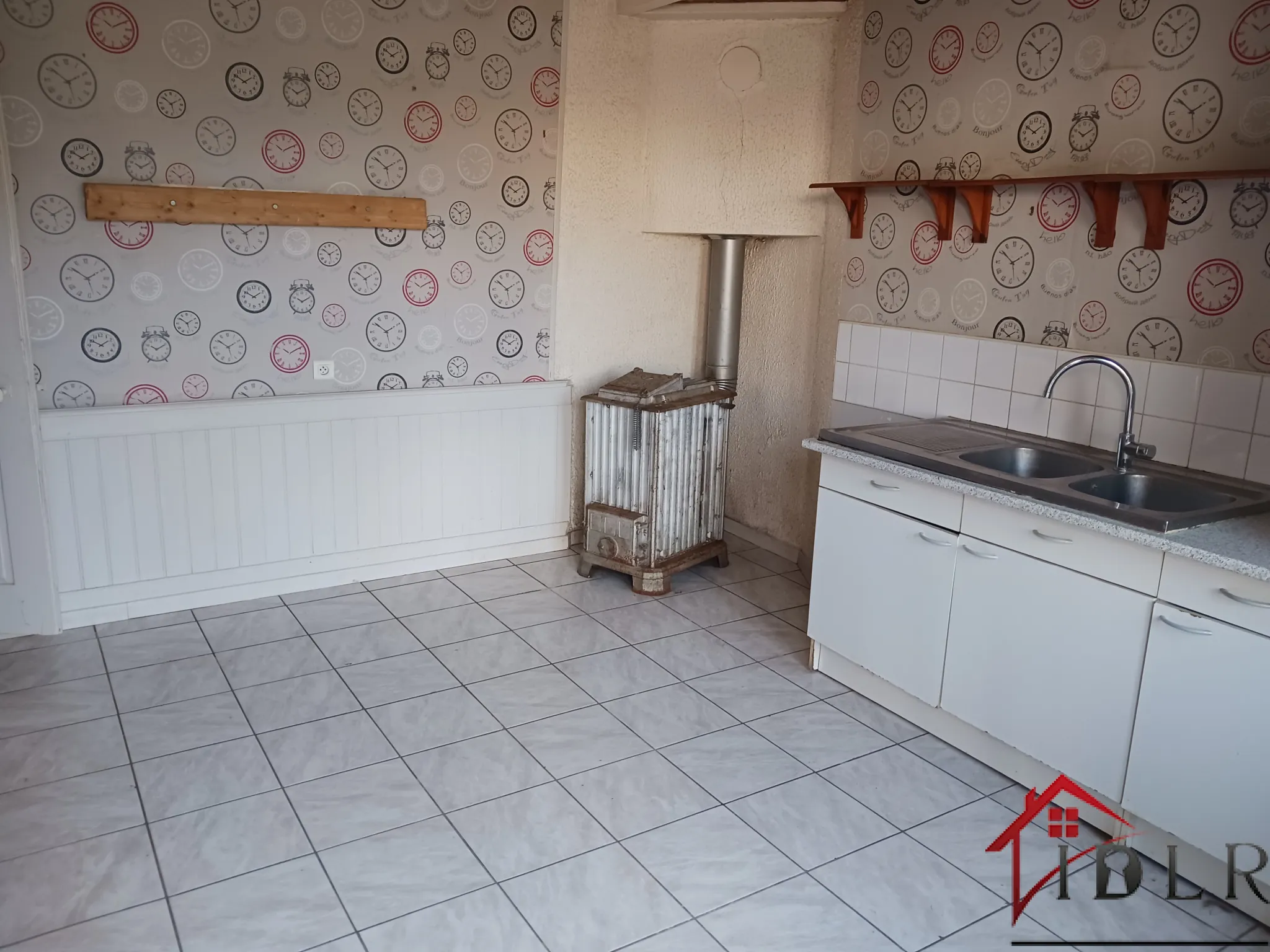 À vendre à Gevigney-et-Mercey : maison de 58m² avec dépendances et jardin, opportunité d'investissement 