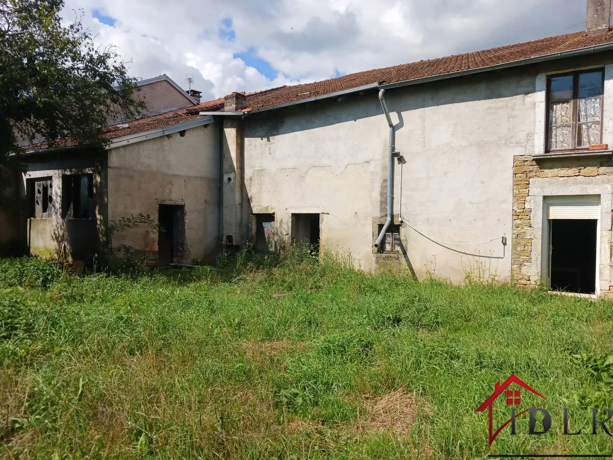 À vendre à Gevigney-et-Mercey : maison de 58m² avec dépendances et jardin, opportunité d'investissement 