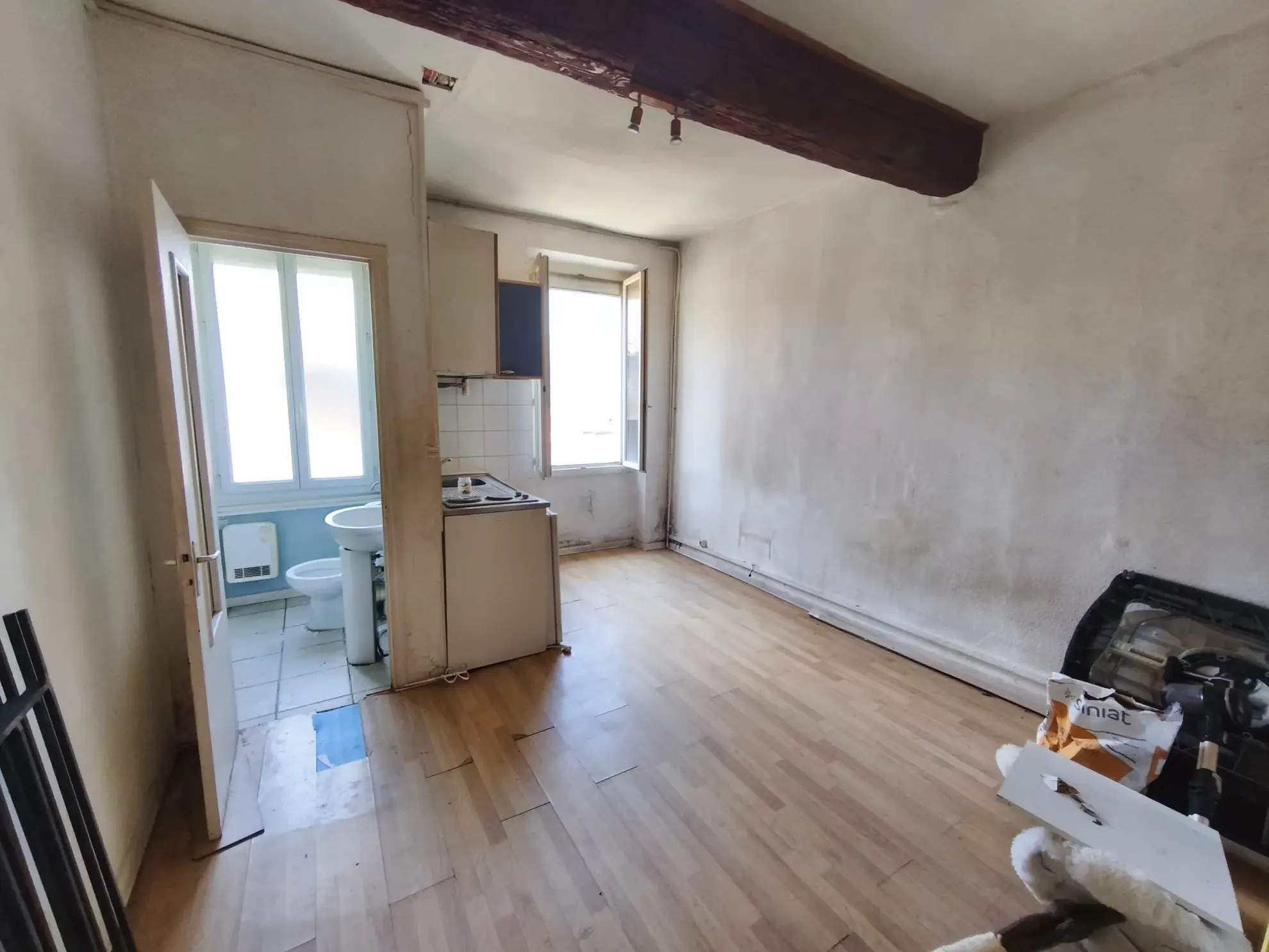 Immeuble de rapport à Prades avec garage, grange et potentiel locatif supérieur à 41 000€/an 