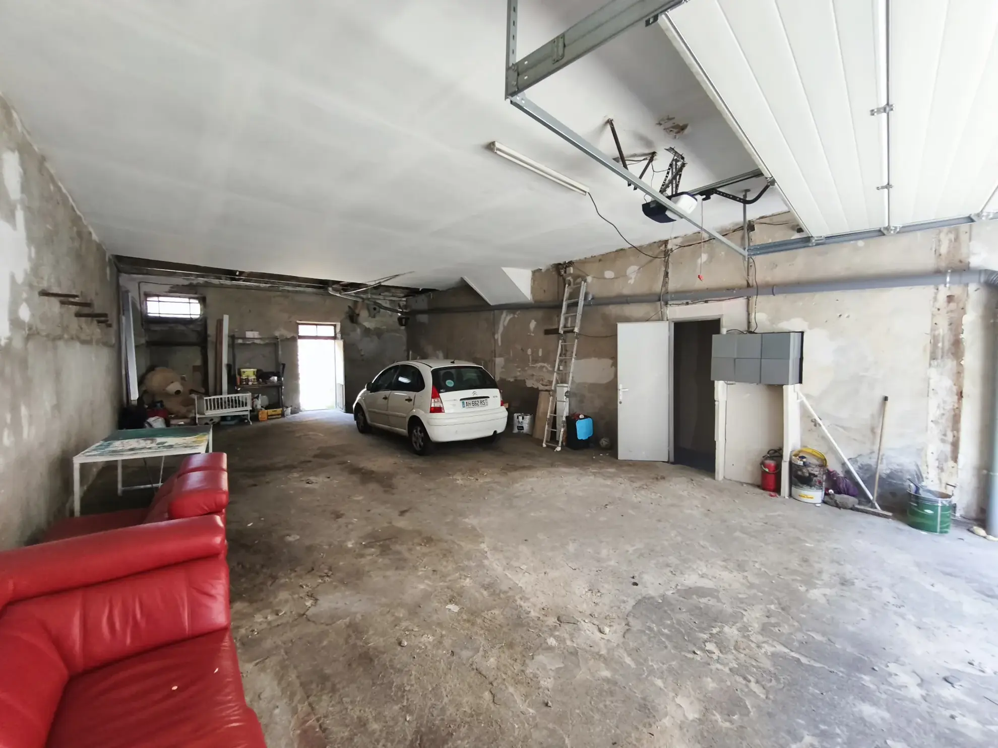 Immeuble de rapport à Prades avec garage, grange et potentiel locatif supérieur à 41 000€/an 