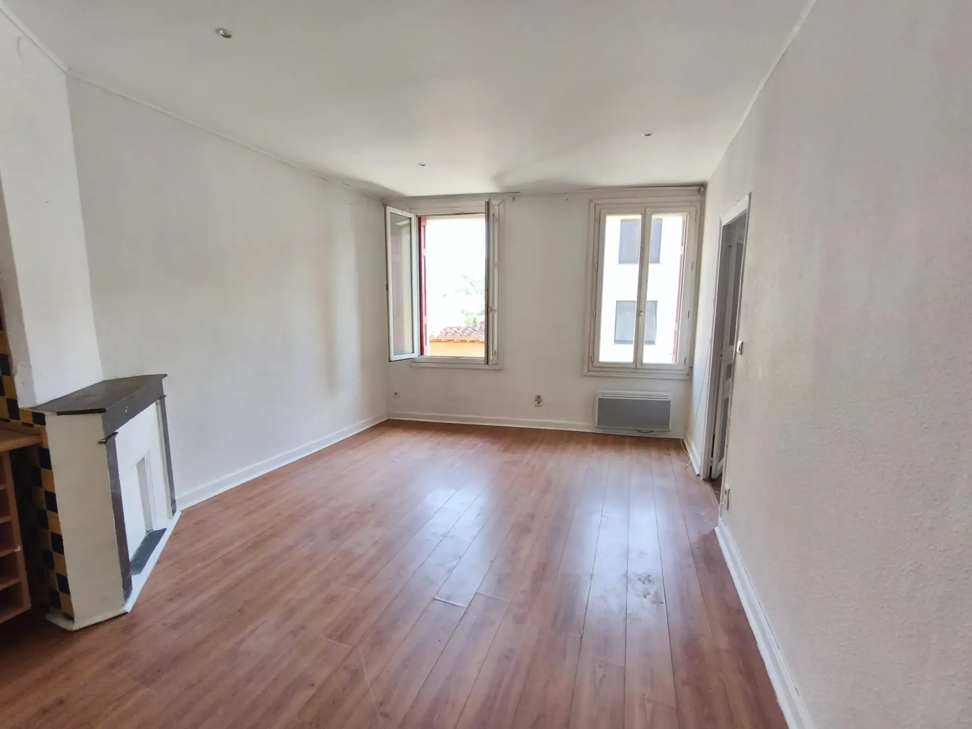 Immeuble de rapport à Prades avec garage, grange et potentiel locatif supérieur à 41 000€/an 