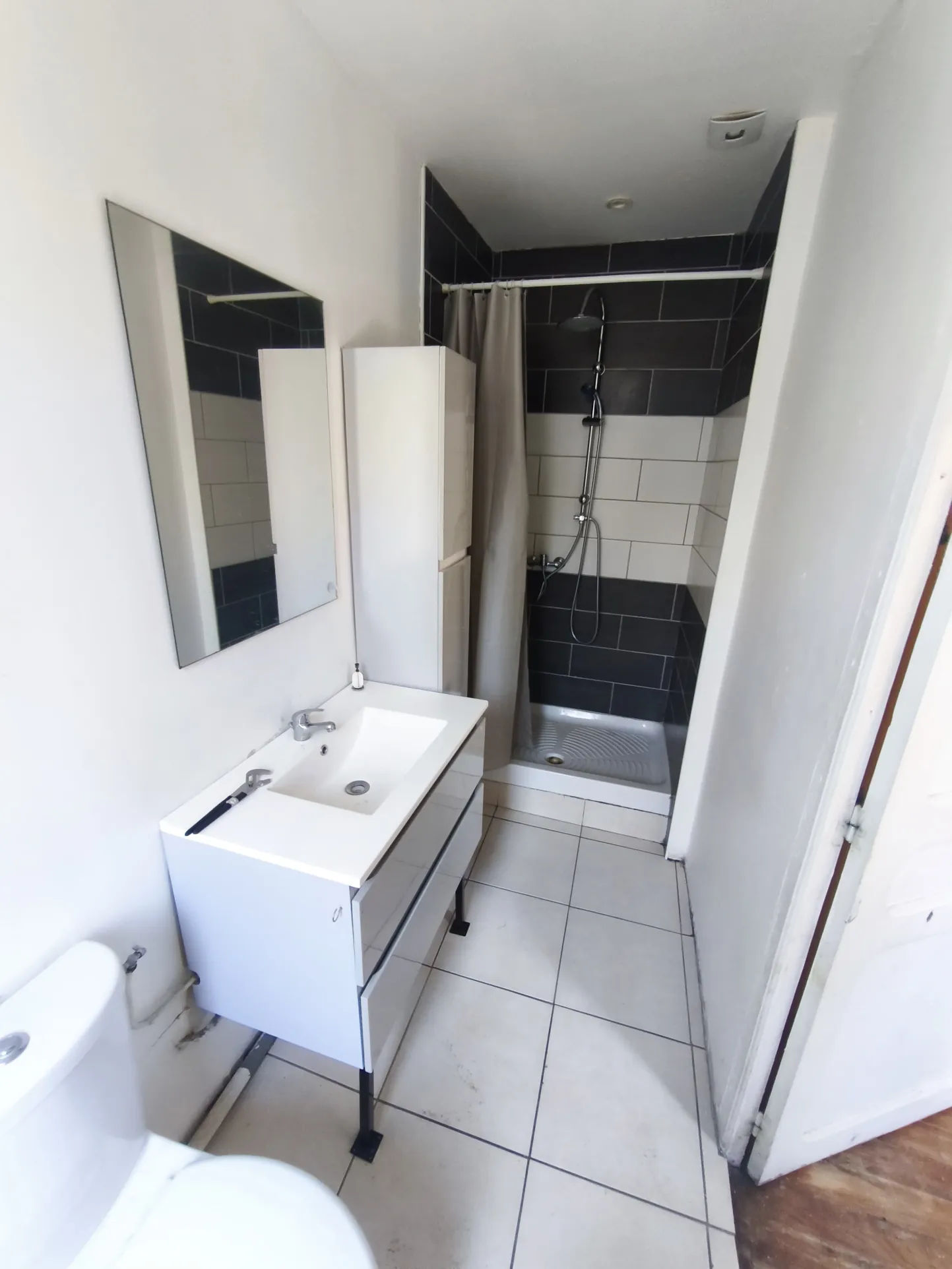 Immeuble de rapport à Prades avec garage, grange et potentiel locatif supérieur à 41 000€/an 